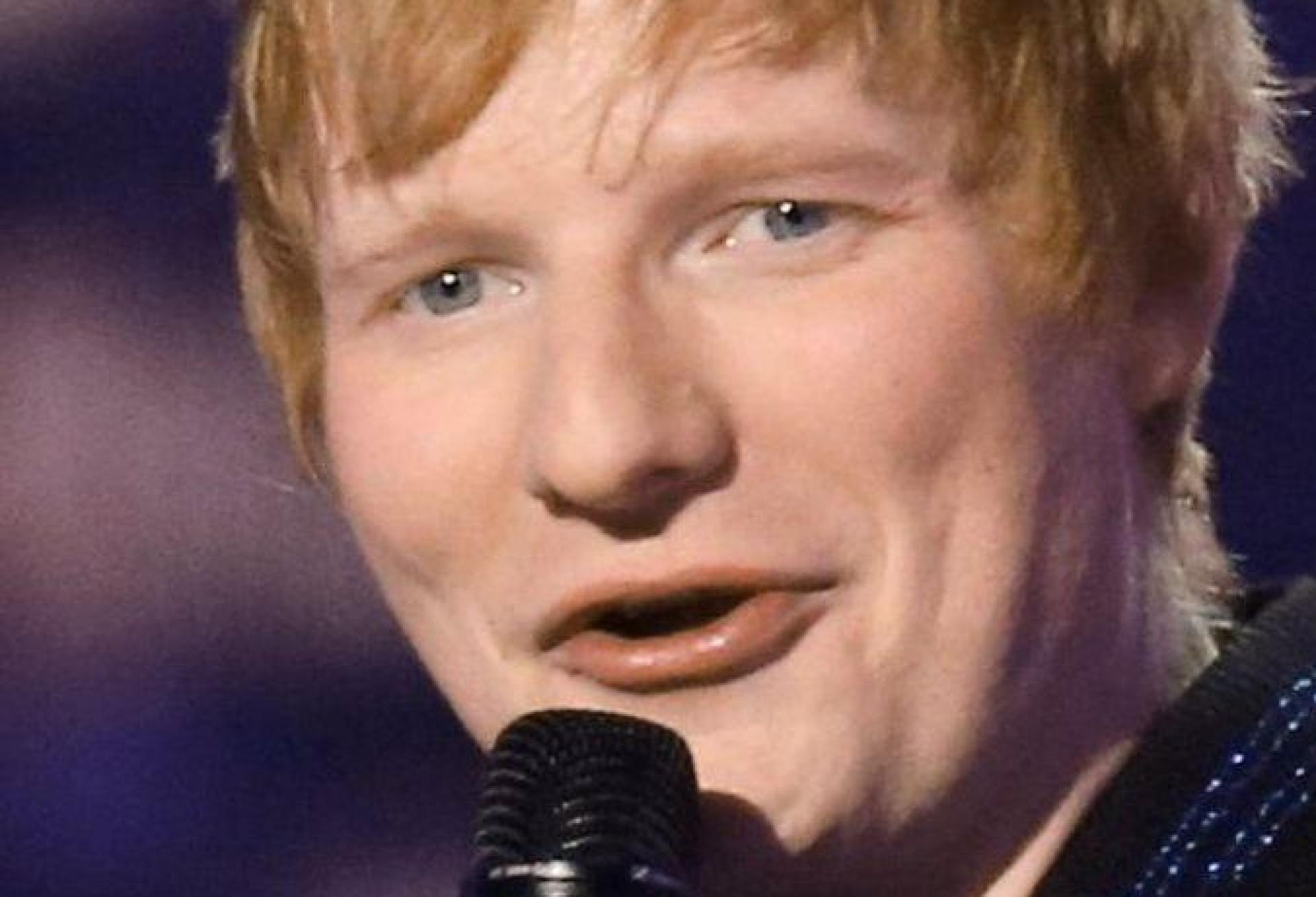 Zum ersten Mal nach der Kontroverse um Macklemore ist Popstar Sheeran wieder aufgetreten. (Archivbild) (Bild: Joel C Ryan/AP/dpa)