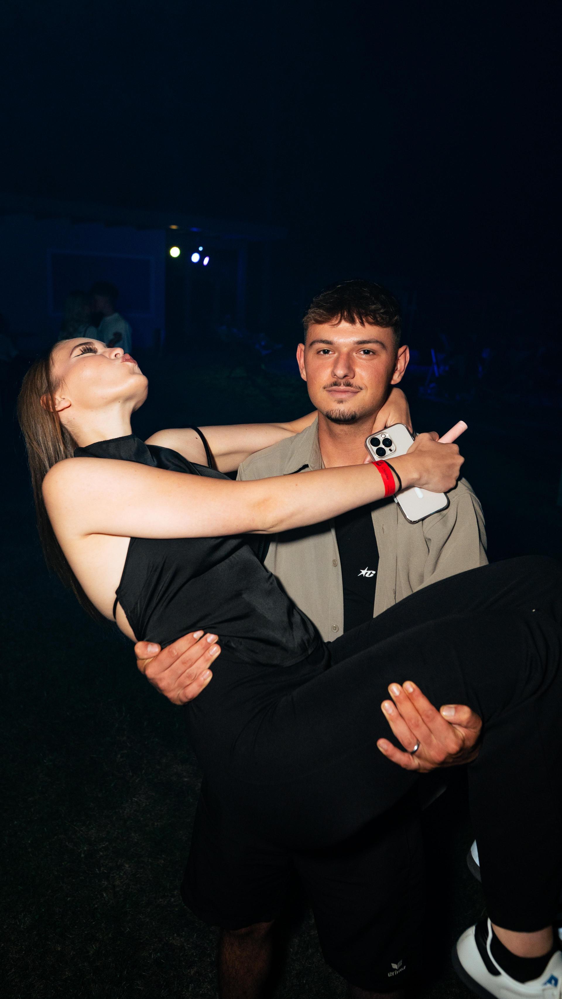 Bilder der Beach Party. (Bild: Hannes Stock)