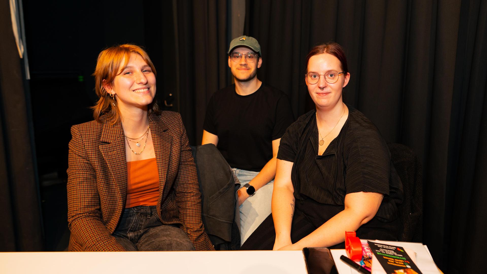 Beim Nachtflohmarkt am Freitag in Neustadt/WN herrschte bis 22 Uhr reges Treiben. (Bild: Hannes Stock)