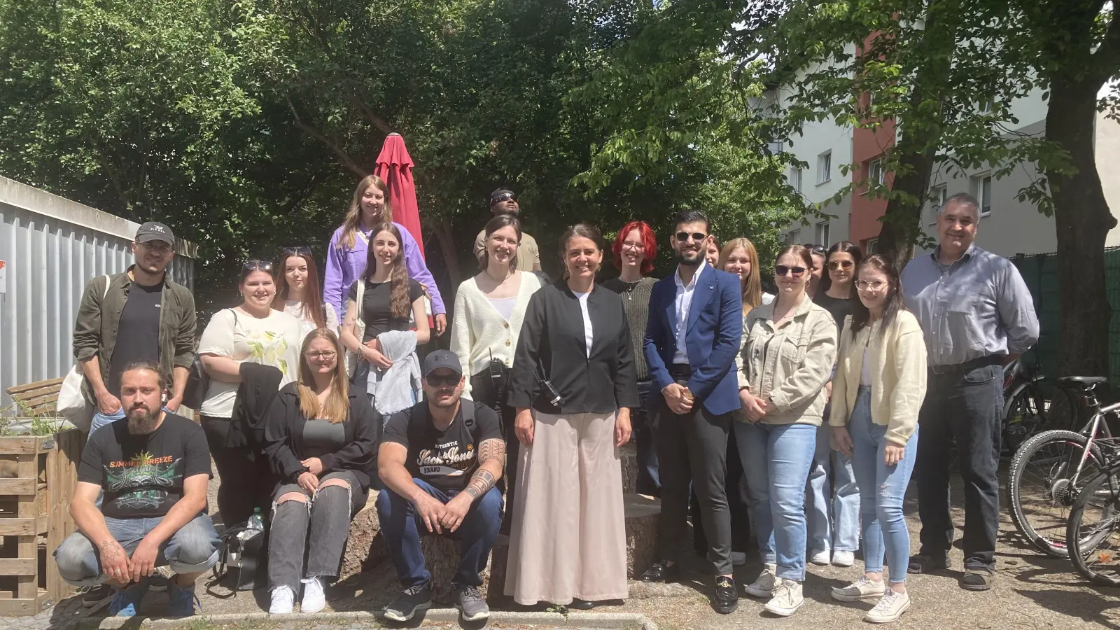 Auszubildende in der Pflege aus Neustadt an der Waldnaab besuchten die Caritas Notunterkunft NOAH-deinTagNachtHalt in Regensburg.  (Bild: Caritas Regensburg/A. Wagner)