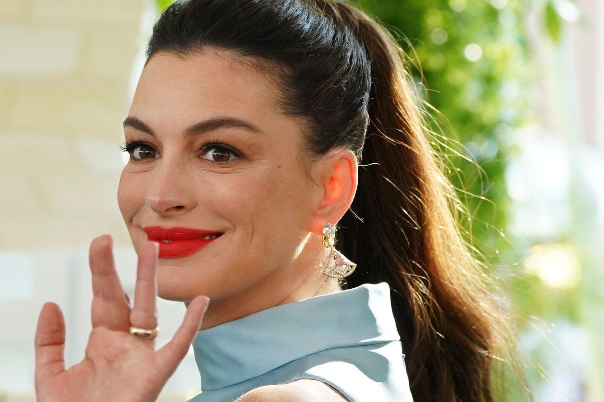 Anne Hathaway war zuletzt in „Der Teufel trägt Prada 2“ und „Die Odyssee“ zu sehen. (Archivbild) (Bild: Jordan Strauss/Invision/AP/dpa)