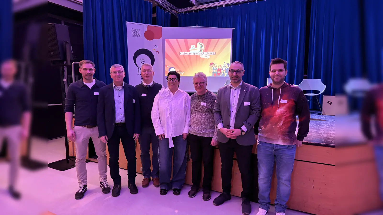 Die Bürgermeisterkandidaten (von links) Michael Fritz (Freie Wähler), Franz Badura (ÖDP), Stefan Ott (CSU), Birgit Fruth (SPD), Hans-Jürgen Bumes (Liste Amberg/Bündnis 90/Die Grünen), Ayten Tuncer (Amberg Bunt) und Tobias Winter (Die Linke).  (Bild: Lukas Büchold)