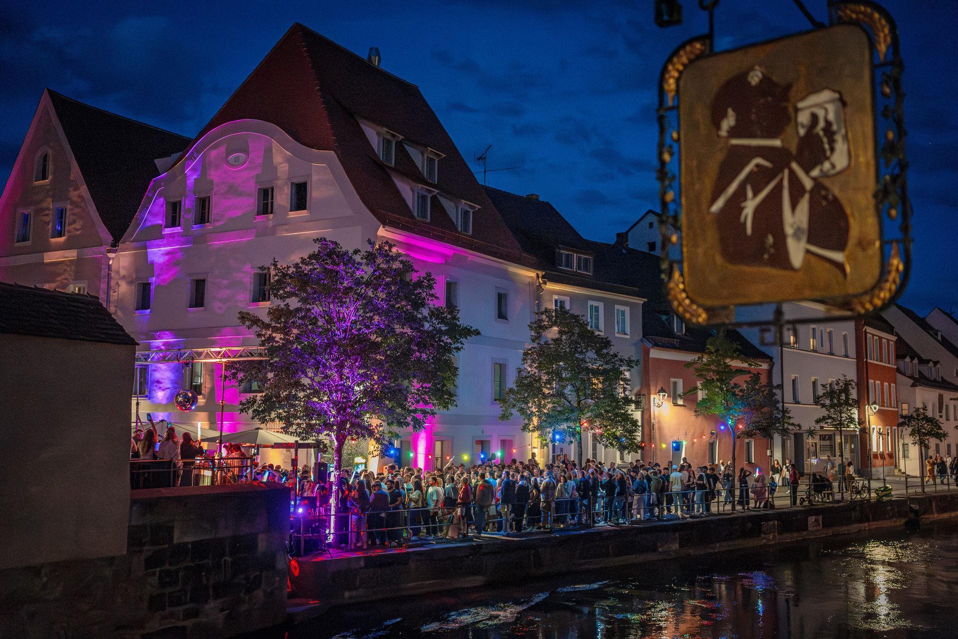 Amberg feiert Altstadtfest und macht die Nacht zum Tag. (Bild: Michael Golinski)
