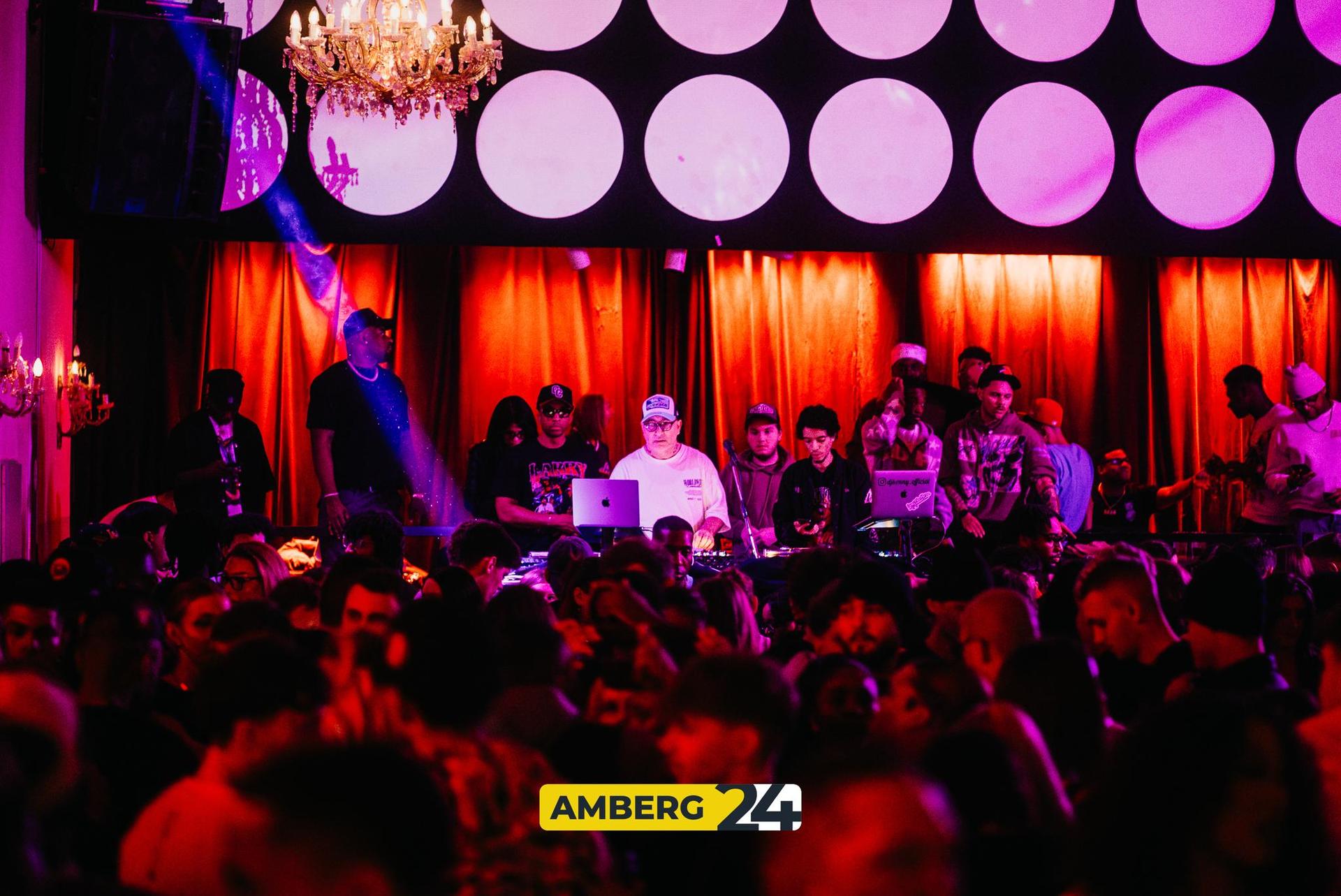 Models and Bottles im Casino in Amberg. (Bild: Mario Donhauser)