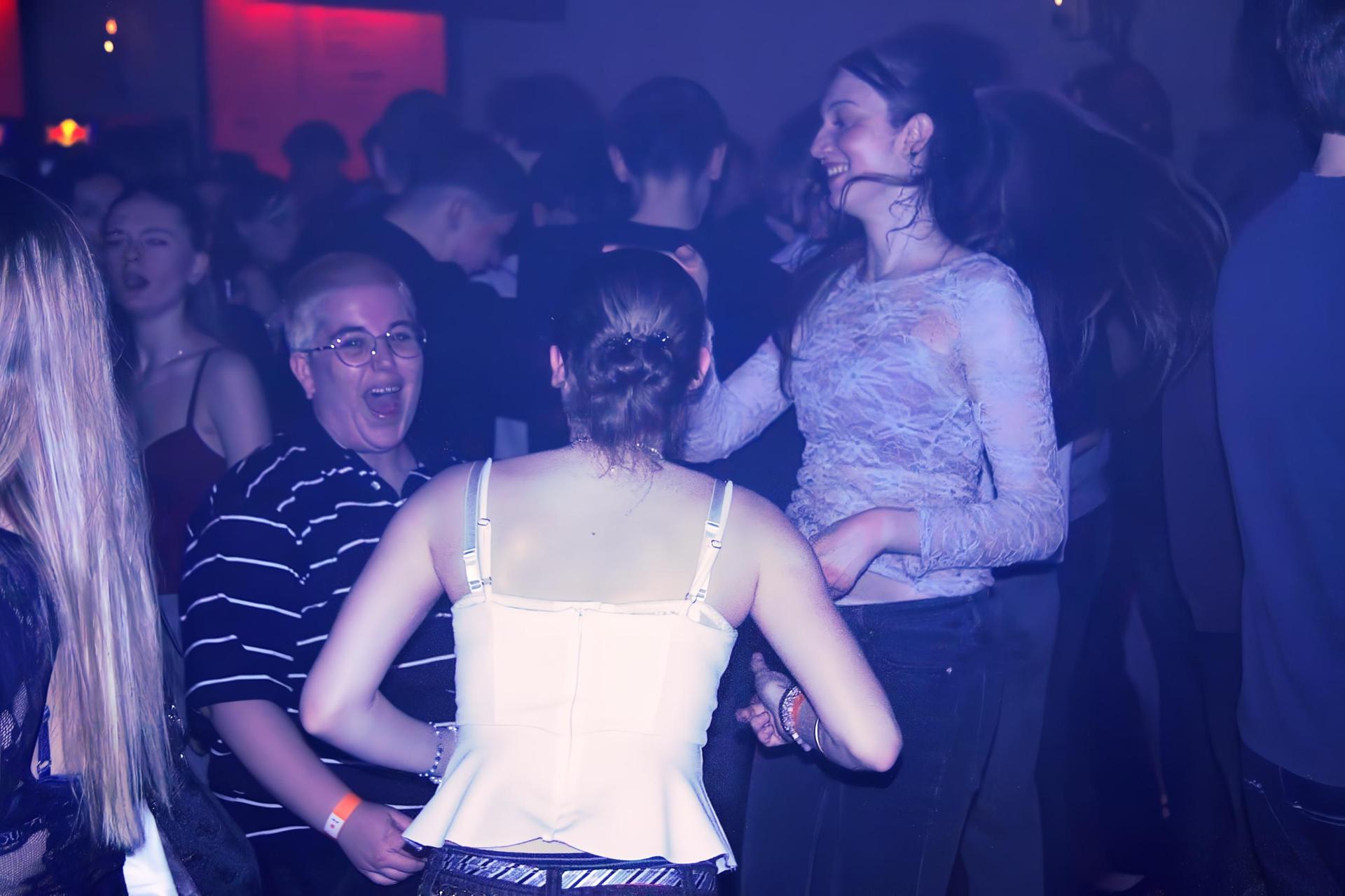 Die Q-Party des Sulzbach-Rosenberger HCA-Gymnasiums stieg diesmal im Amberger Casino. (Bild: Marlin Nixdorf)