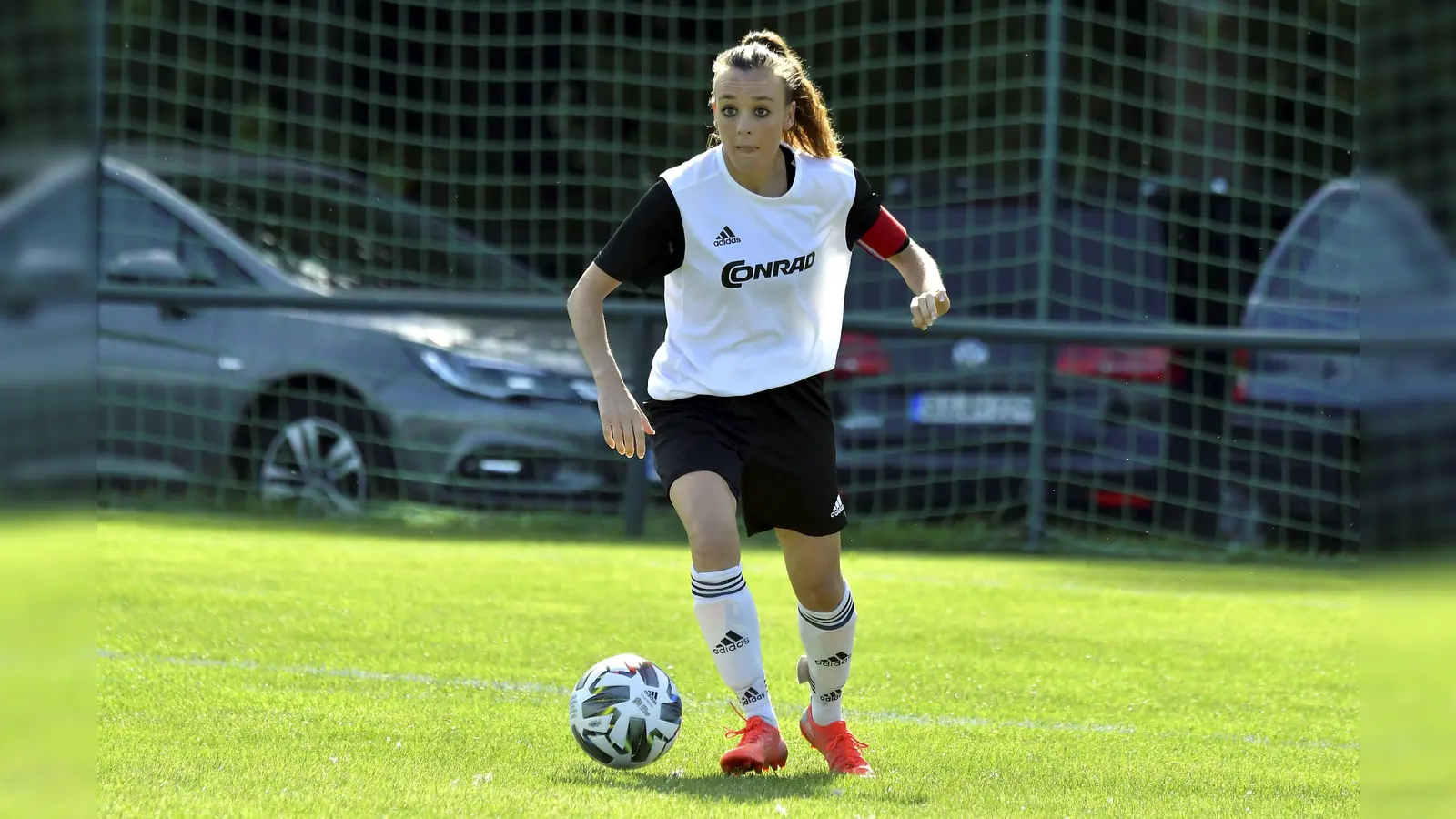 Noch ist die Lage angespannt bei Lena Götz und dem TSV Theuern. Am Sonntag kommt der Tabellenführer Ruderting. (Archivbild: Hubert Ziegler)