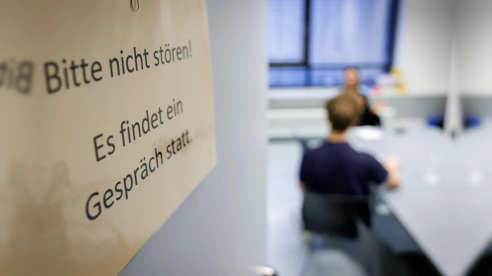 Die Therapie von Jonas ging über drei Monate, sie bestand aus Einzelgesprächen und später einer wöchentlichen Gruppentherapie. (Bild: Daniel Karmann/dpa)
