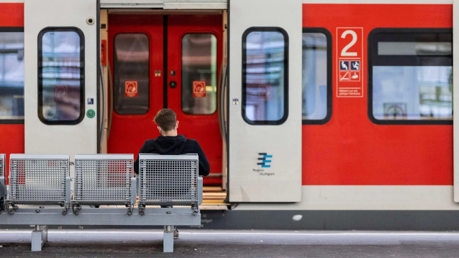 Die Oberpfälzer Regionalverkehrsnetze schneiden im Ranking zur Servicequalität der Bayerischen Eisenbahngesellschaft schlecht ab.  (Symbolbild: Tom Weller/dpa)