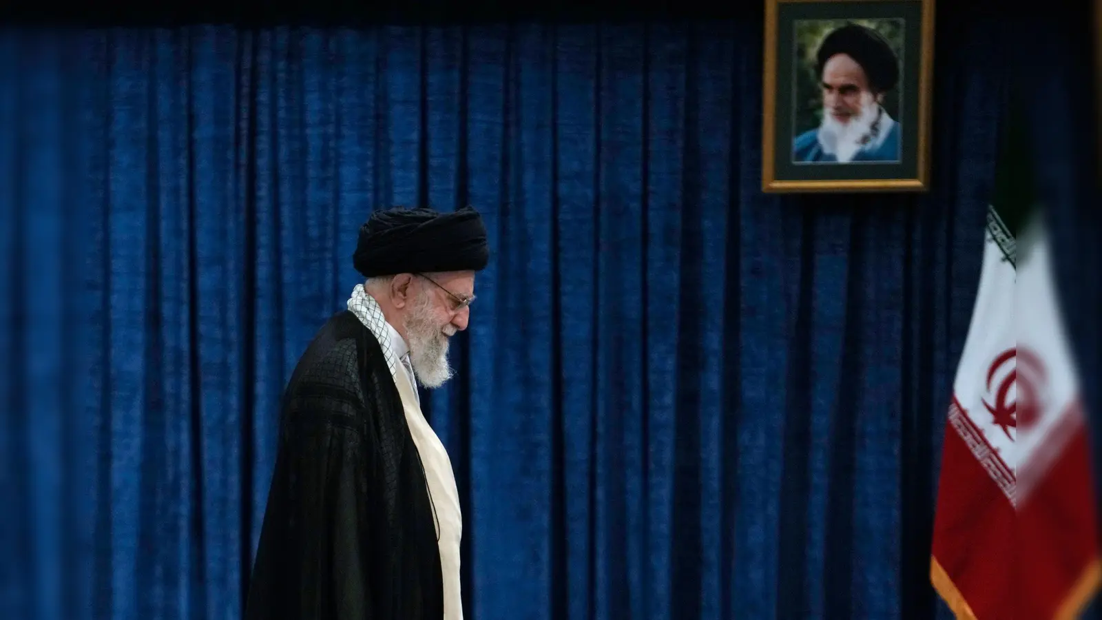 US-Präsident Donald Trump verkündet den Tod von Irans Religionsführer Ajatollah Ali Chamenei. (Archivbild) (Bild: Vahid Salemi/AP)