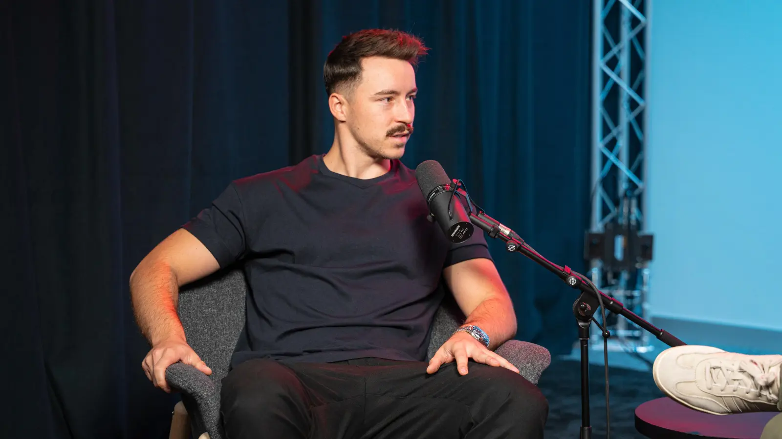Niklas Postel war zu Gast im Podcast „Powerplay“ von Oberpfalz-Medien. Der Neuzugang der Blue Devils Weiden spricht über den DEL-2-Titel mit Dresden, ein schwieriges Jahr an der Elbe und seinen Neustart in der Oberpfalz. (Bild: Noah Wegmüller-Kocher)