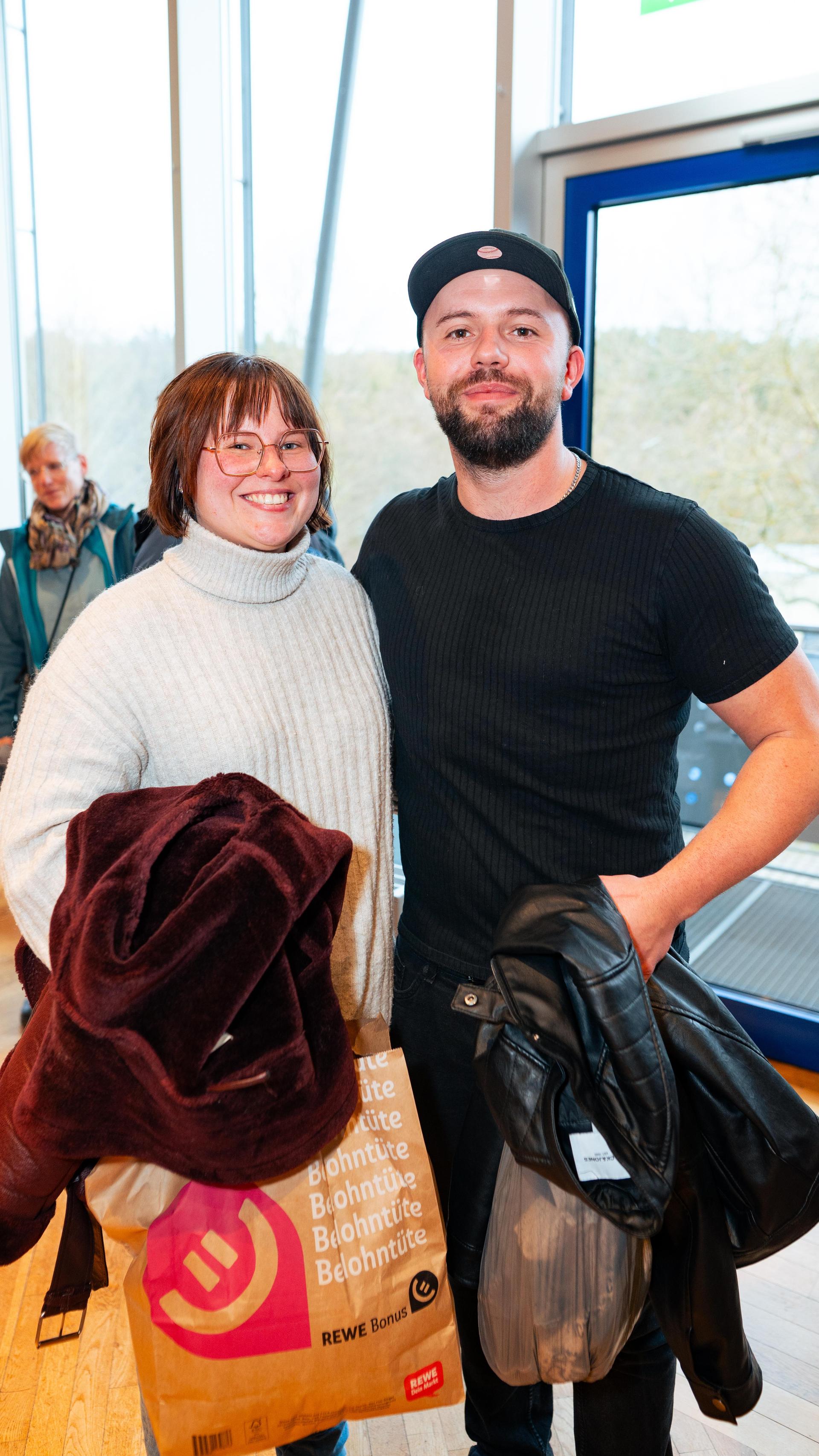 Beim Nachtflohmarkt am Freitag in Neustadt/WN herrschte bis 22 Uhr reges Treiben. (Bild: Hannes Stock)