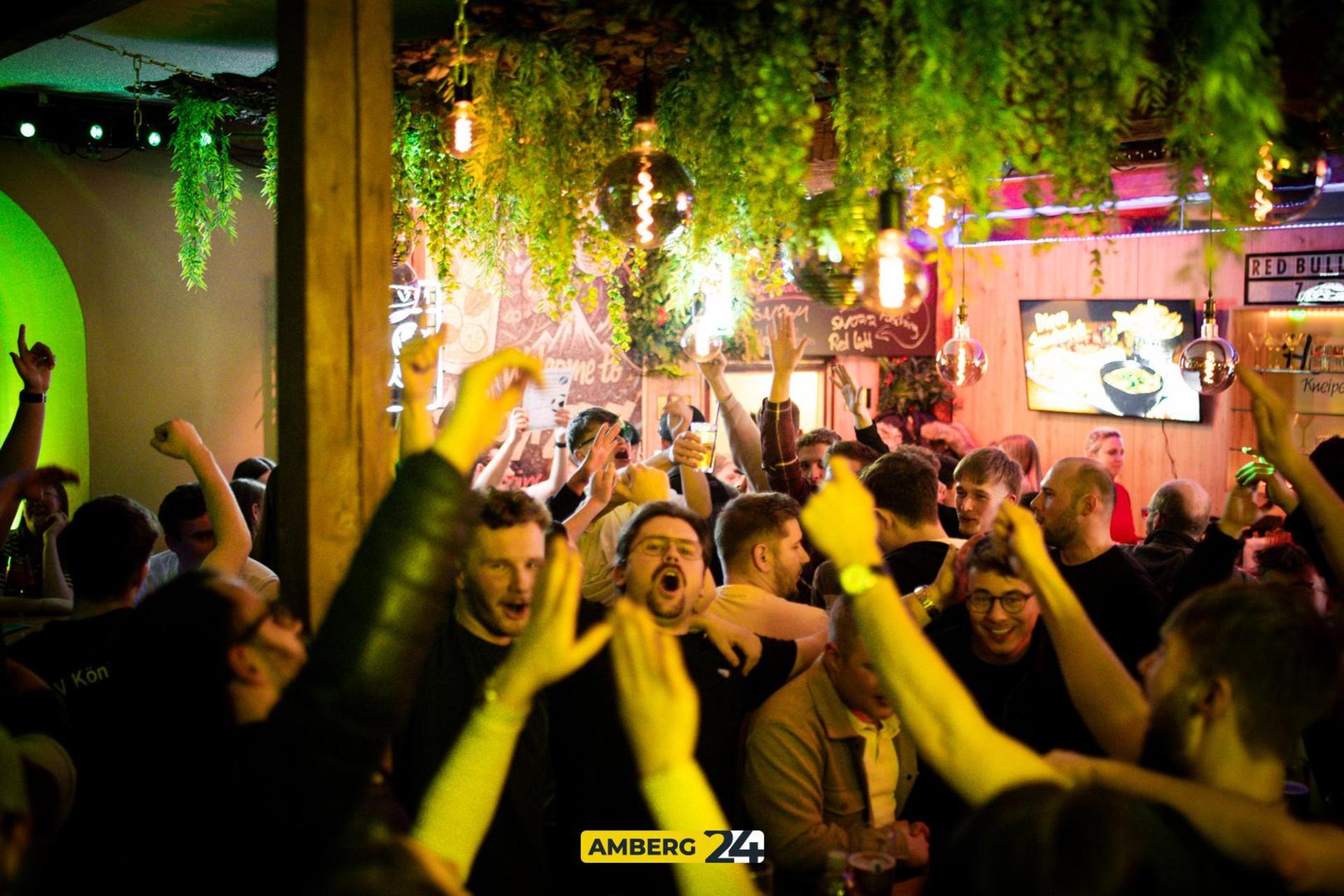 Im „Herzog” in Sulzbach-Rosenberg stieg am Samstag die Hallenmasters Afterparty. (Bild: Julia Bär)