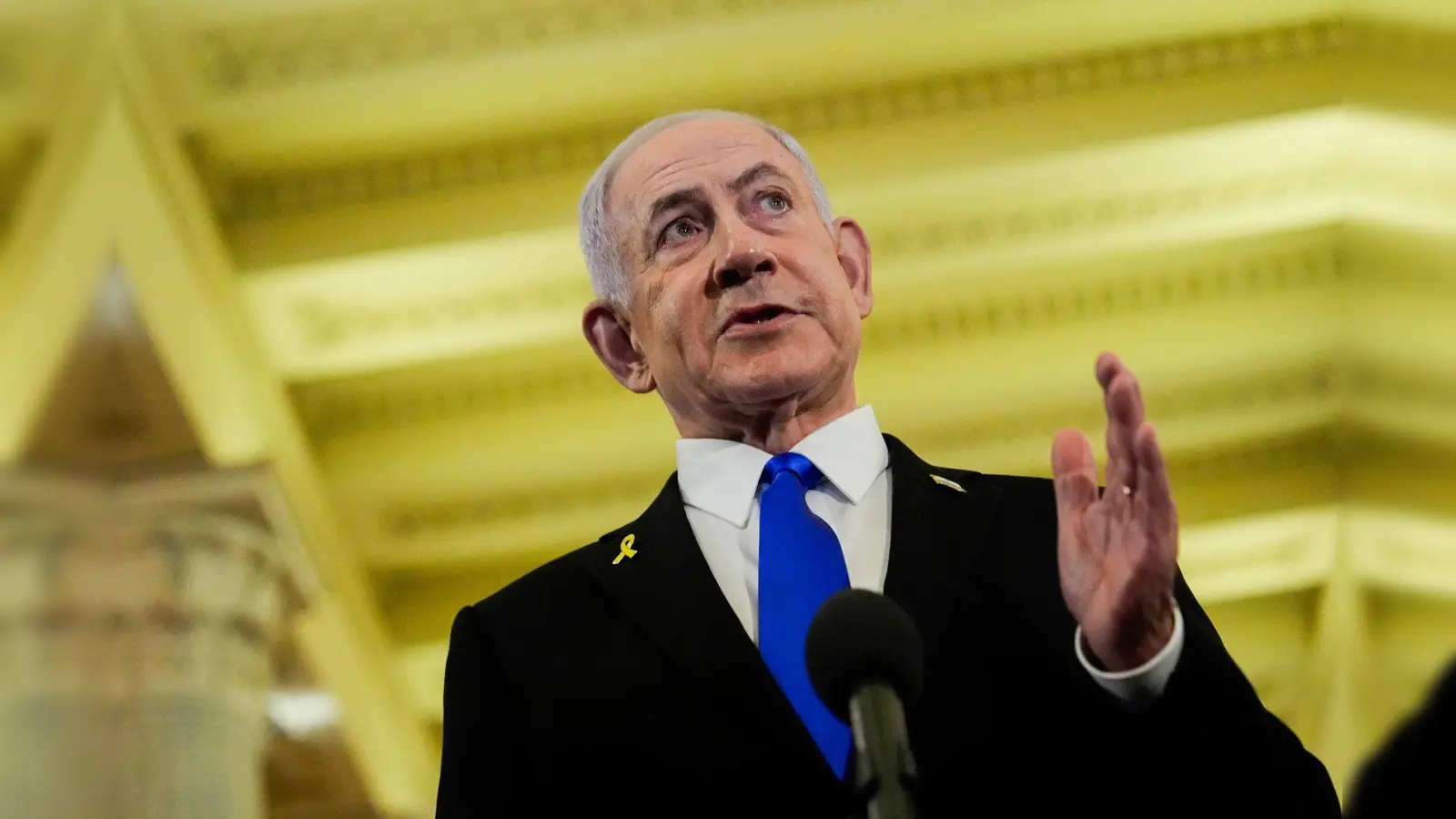 Laut Israels Ministerpräsident Benjamin Netanjahu haben israelische Einsatzkräfte in Gaza zwei Leichen von Geiseln gefunden. (Archivbild) (Bild: Julia Demaree Nikhinson/AP/dpa)