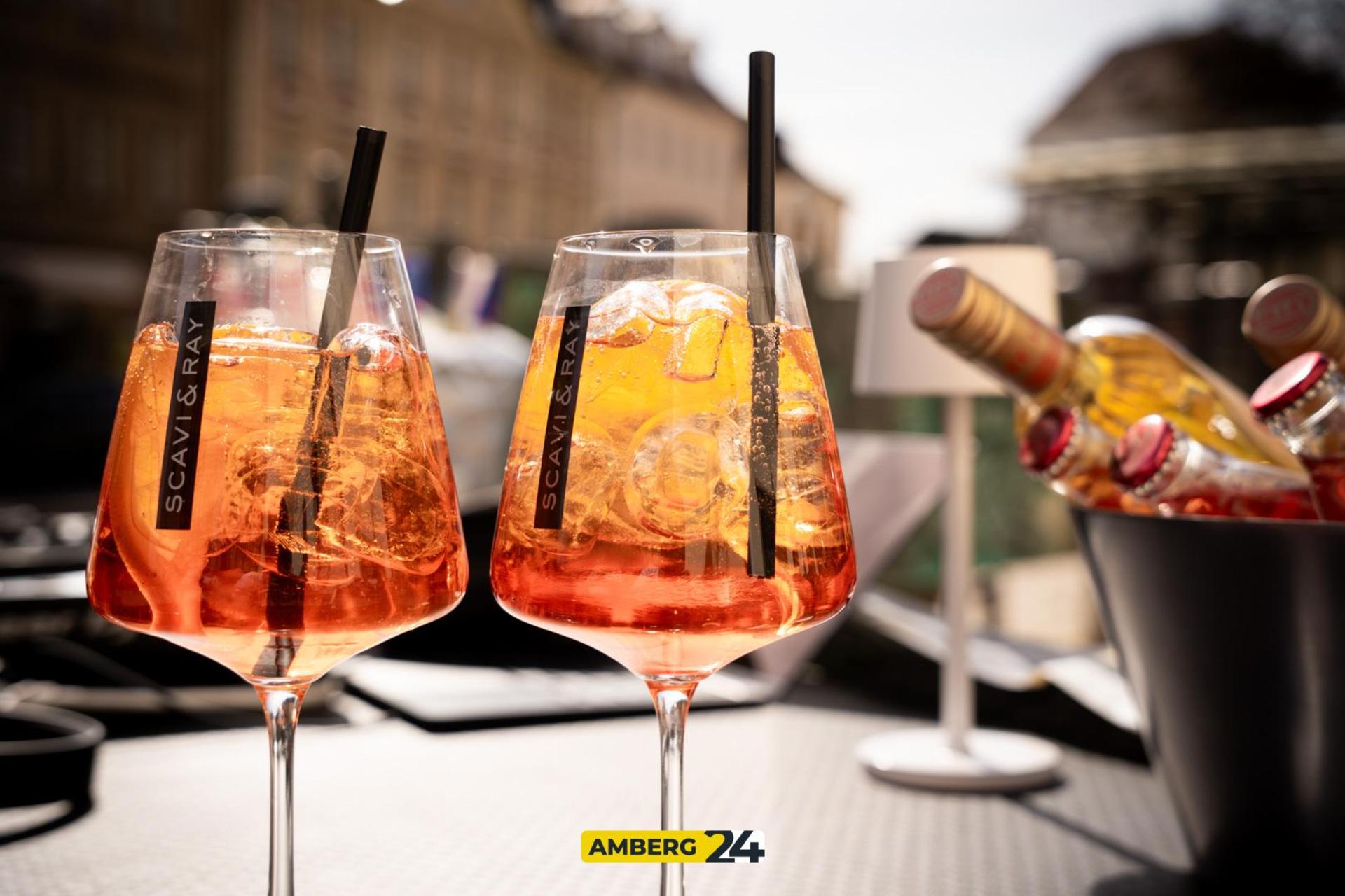 Daydrinking am Ostersonntag im Herzog. (Bild: Julia Bär)