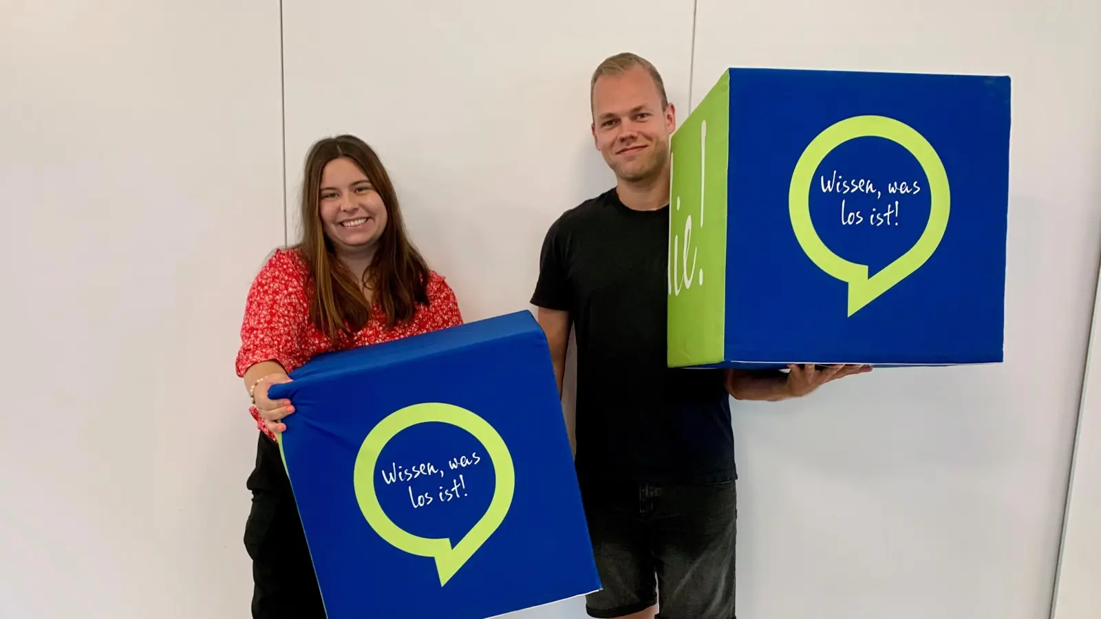 Lena Renner und Marco Klünter: Sie erzählen, wie es so läuft in der Ausbildung der Medienkaufleute Digital und Print bei Oberpfalz-Medien. (Bild: mia)