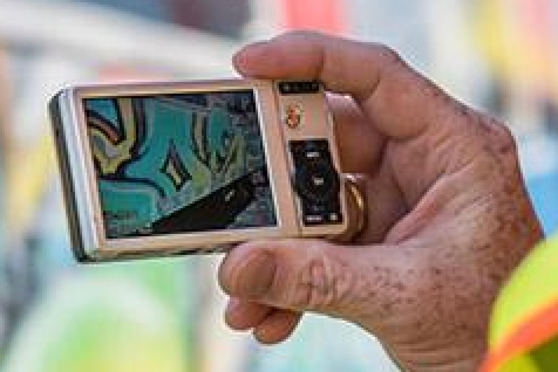 Unbekannte haben abgestellte Züge in Regensburg besprüht. Die Bundespolizei ermittelt und sucht Zeugen. (Bild: Quellenangabe Bundespolizei )