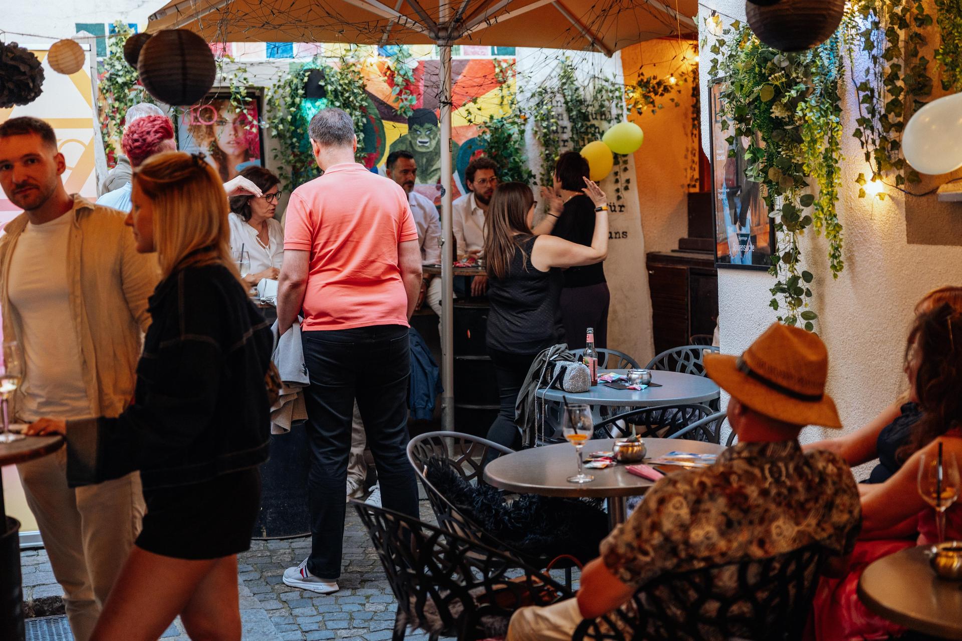 Im Innenhof der UNS Bar. (Bild: Sara Neidhardt)