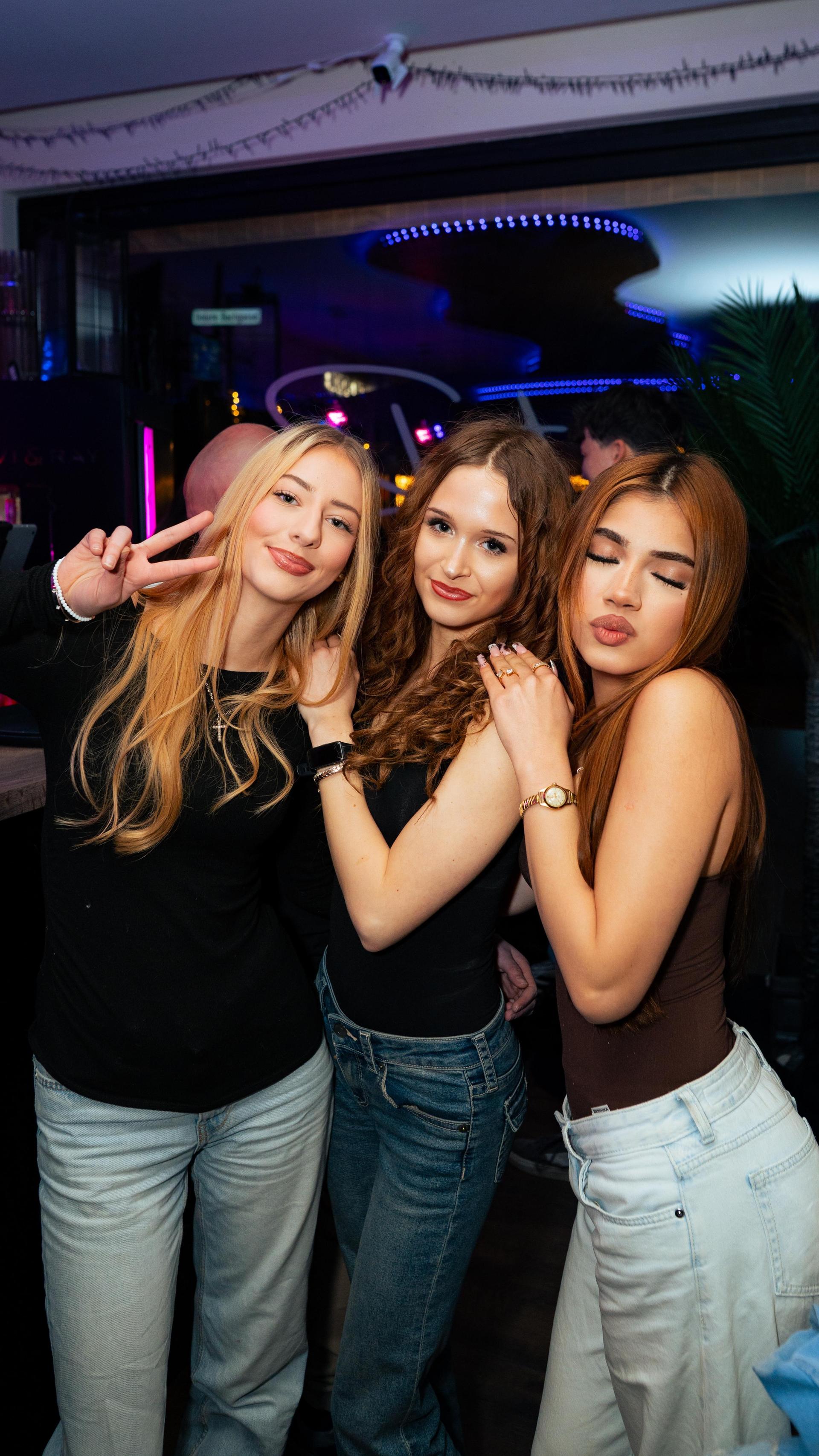 Die SantoRino-Bar in Weiden war für viele die erste Station eines ereignisreichen Wochenendes. (Bild: Hannes Stock)