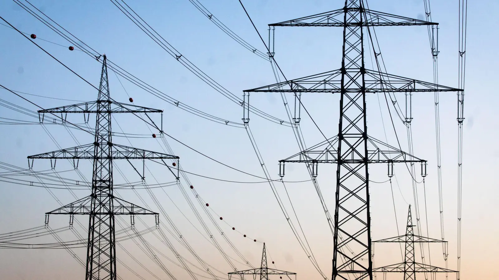 In Teilen des Landkreises Neustadt/WN ist am Dienstag, 16. September, der Strom ausgefallen. (Symbolbild: Christoph Schmidt/dpa)
