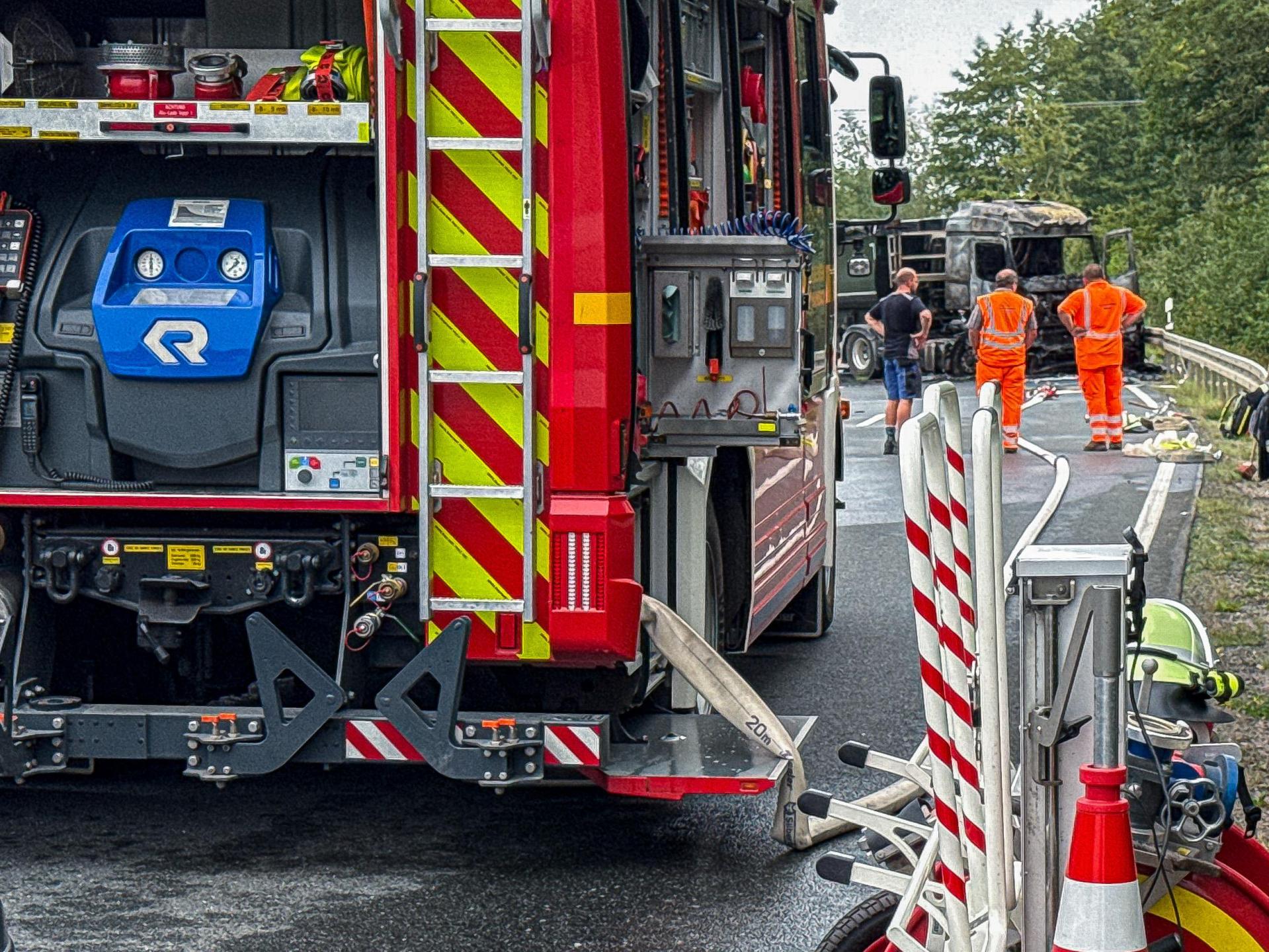Nach dem schweren Unfall bei Gebenbach ermittelt die Polizei nun zum Unfallhergang.  (Bild: Stephan Huber)