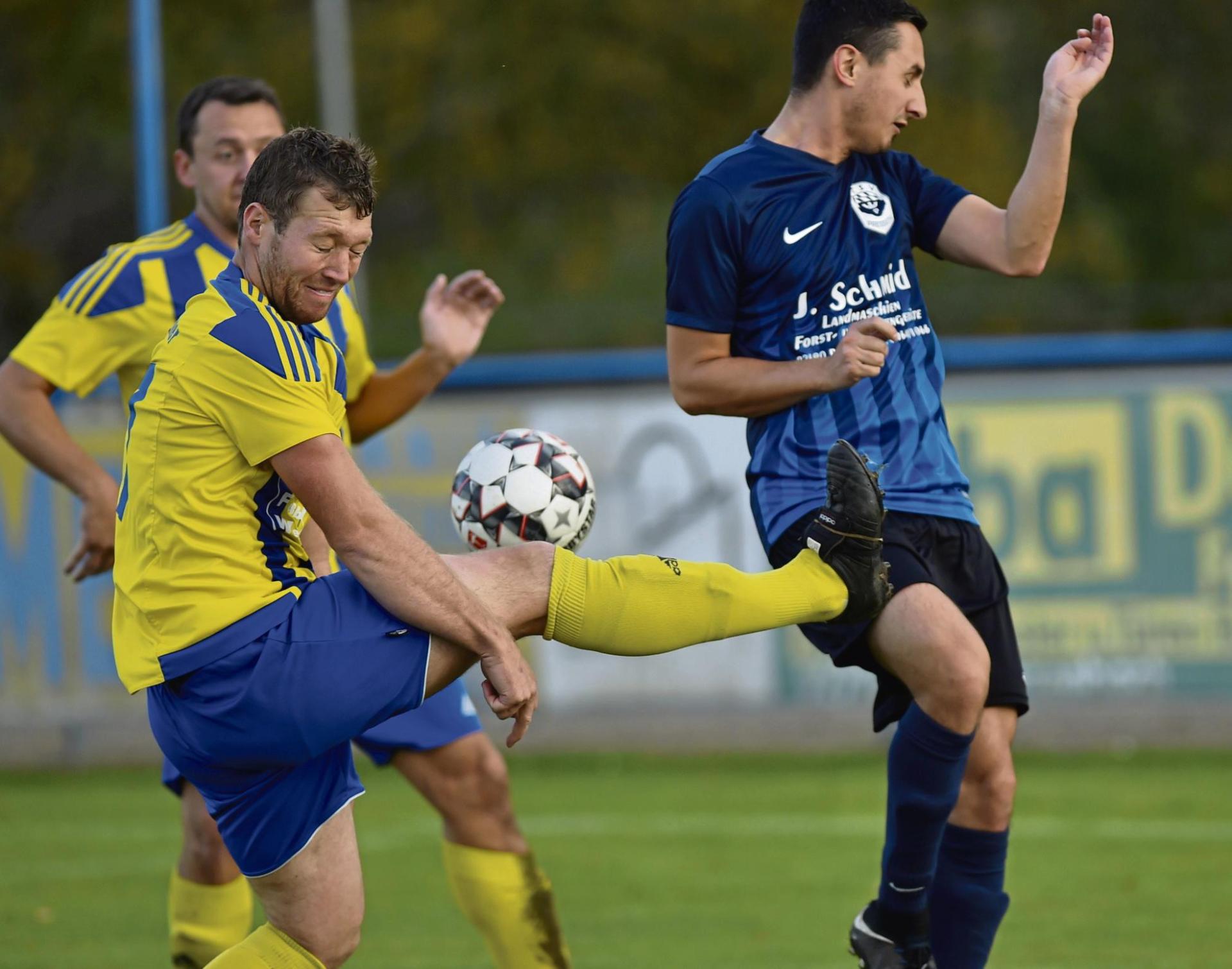 Ein gewohntes Bild: Uli Herrmann (links) kehrt zur TSG Mantel-Weiherhammer zurück. (Archivbild: A. Schwarzmeier)