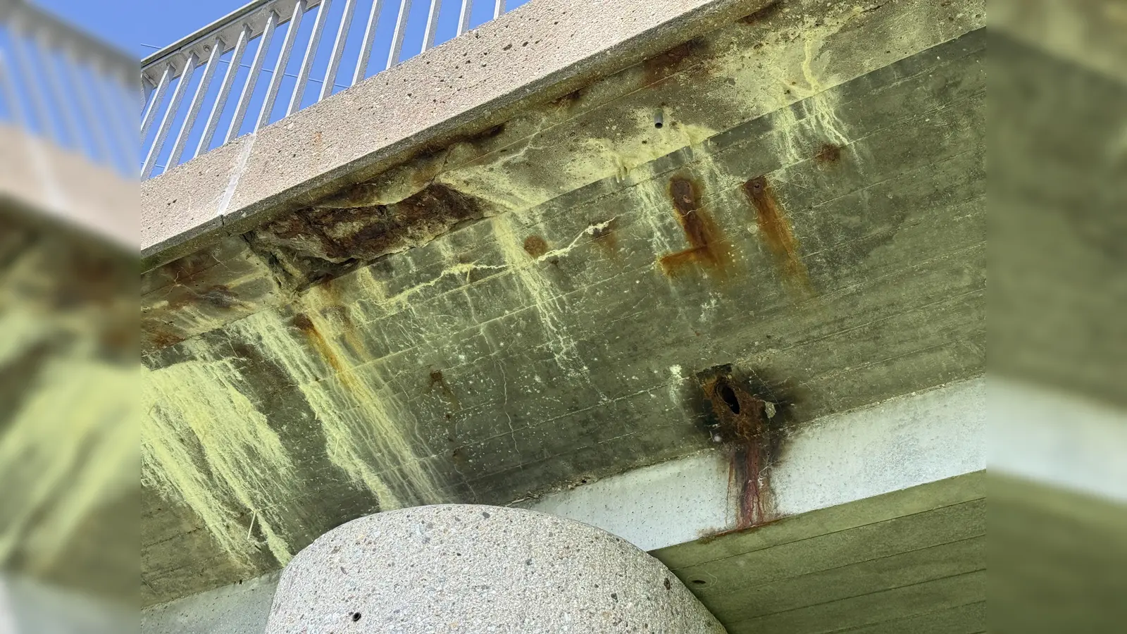 So sehen die Schadstellen an der Flembachbrücke bei Michelfeld aus. (Bild: upl)
