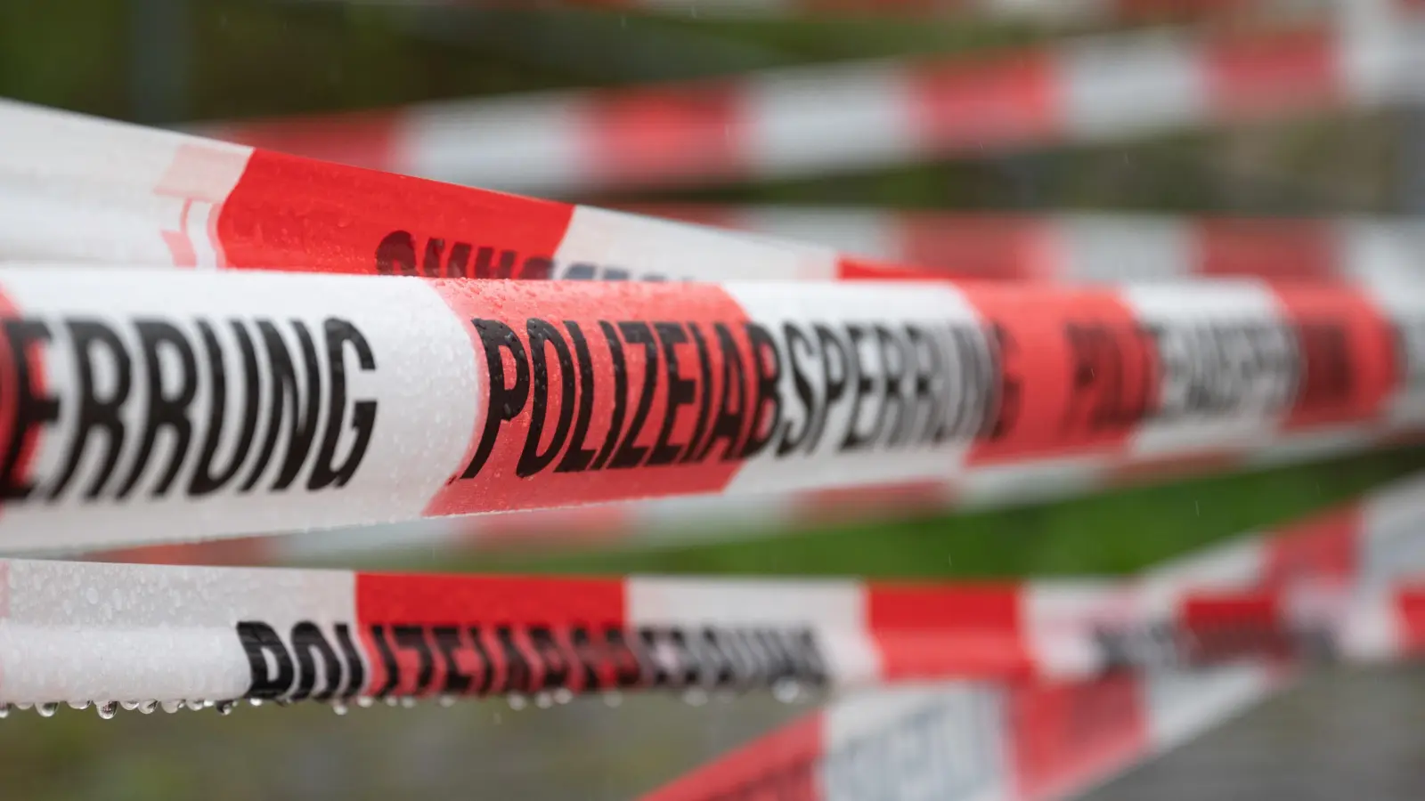 Bei Baggerarbeiten in Ammerthal haben Bauarbeiter eine Brandbombe aus dem Zweiten Weltkrieg gefunden. (Symbolbild: Sebastian Kahnert)