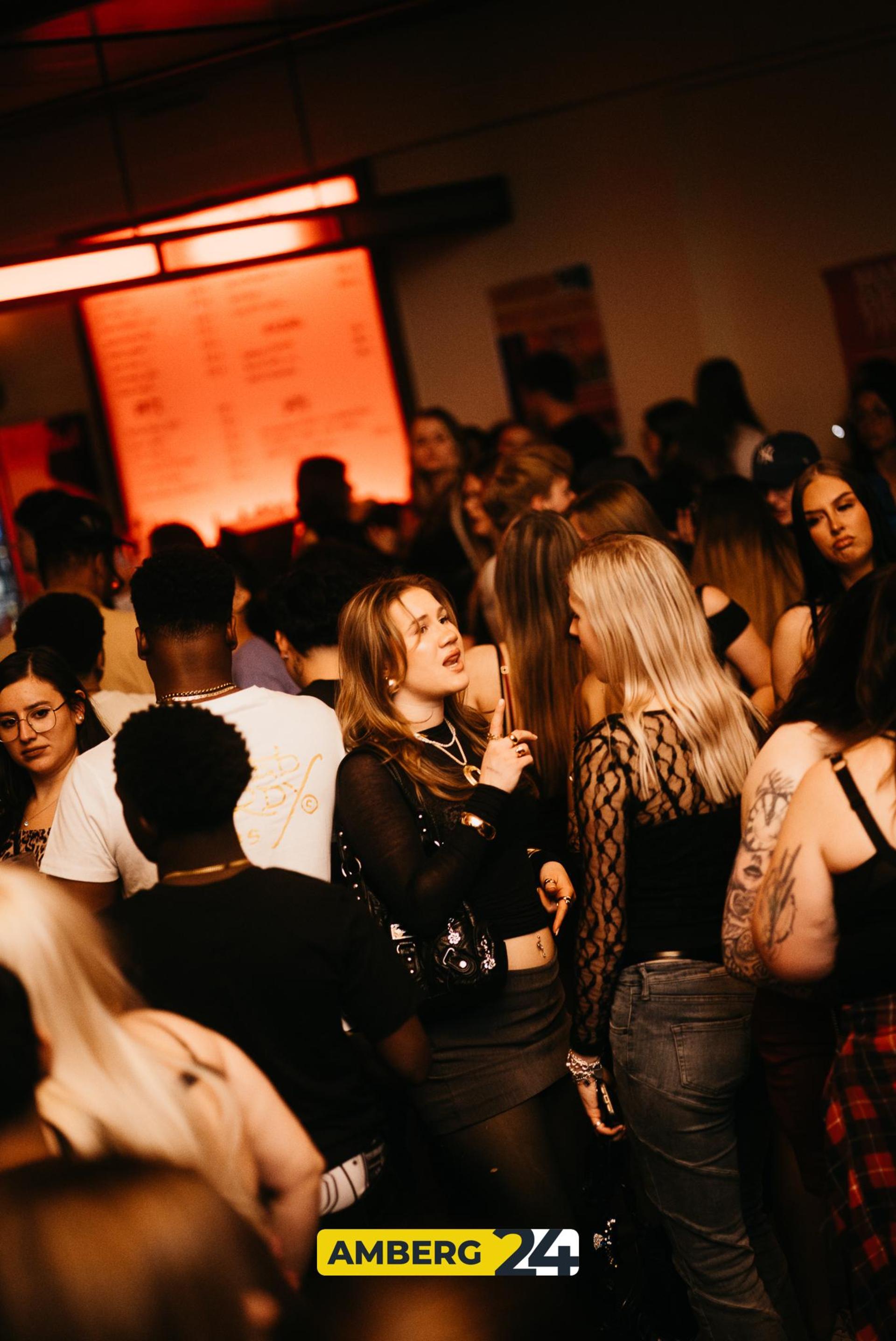 Models and Bottles im Casino in Amberg. (Bild: Mario Donhauser)