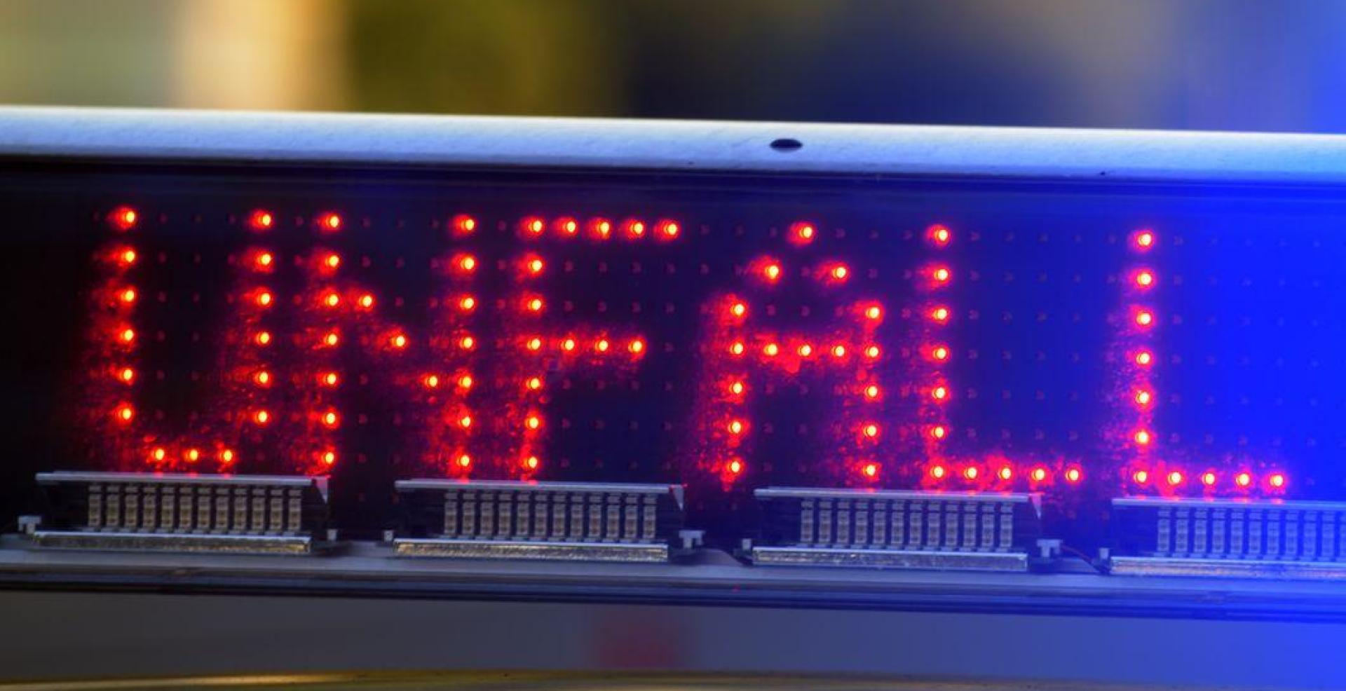 Nach einem Unfall staut es sich auf der A93. (Symbolbild: Stefan Puchner/dpa)