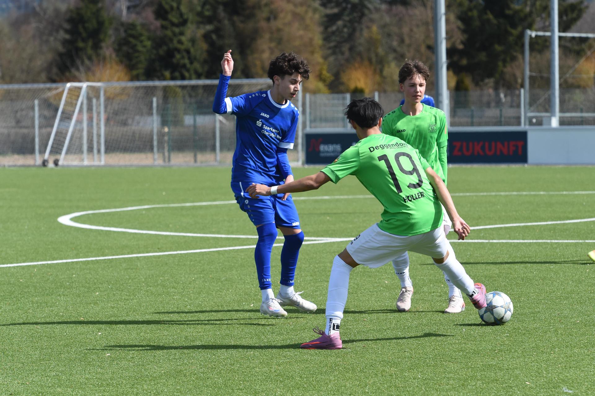 Bildergalerie der C-Junioren der SpVgg SV Weiden in der Bayernliga-Aufstiegsrunde. Die Weidener verloren die Partie mit 0:3 gegen Deggendorf.  (Bild: Gerhard Büttner)