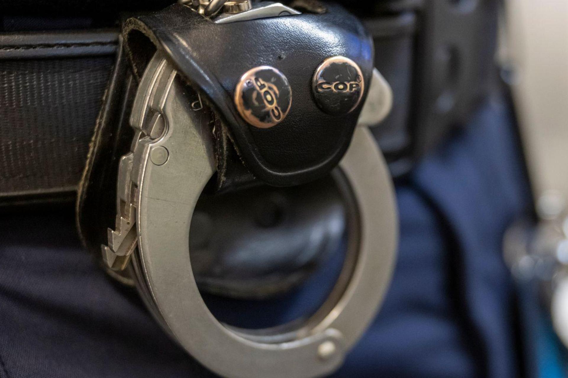 Die Polizei bringt die Betrüger mit 16 weiteren Taten in Verbindung. (Symbolbild) (Bild: Peter Kneffel/dpa)