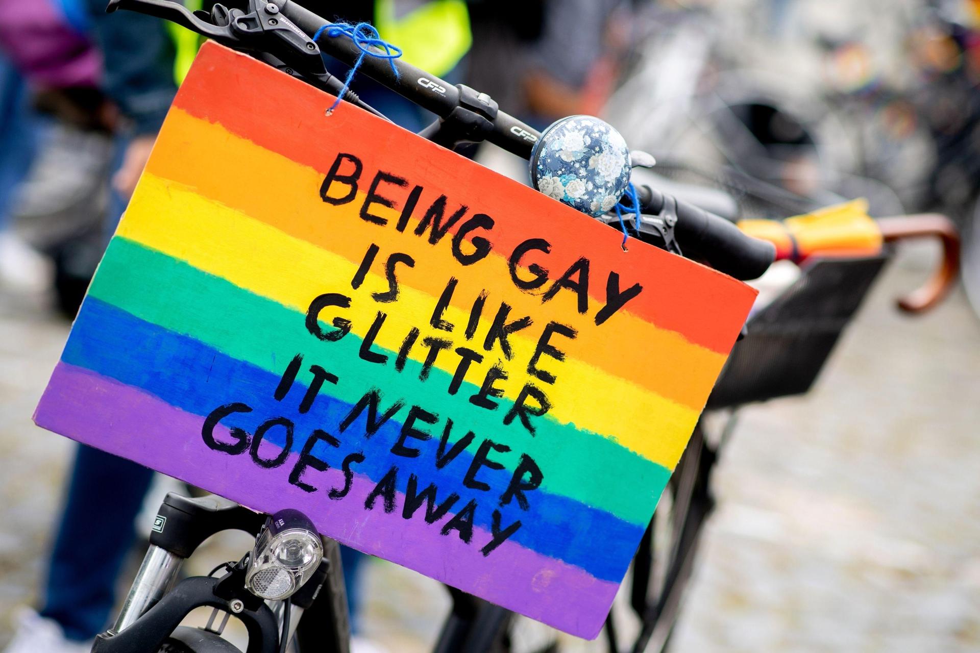 Der Christopher Street Day findet auch dieses Jahr wieder in vielen bayerischen Städten statt – auch in der Oberpfalz.  (Bild: Hauke-Christian Dittrich/dpa)