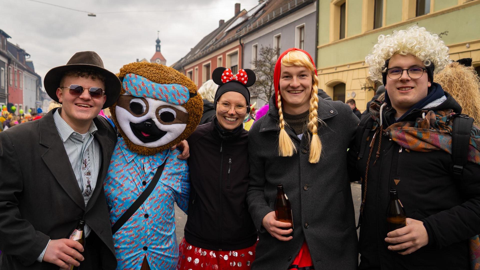 In Hahnbach ging es am Sonntag vor, während und vor allem nach dem Faschingszug richtig ab. (Bild: knz)