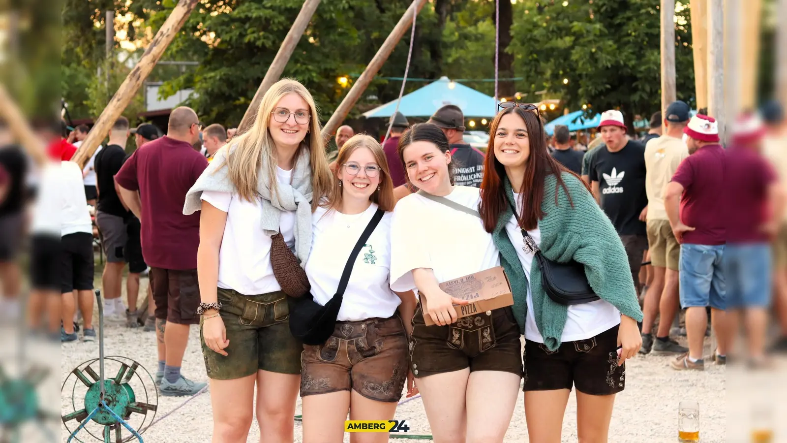 Bei der Kirwa in Raigering gabs gute Laune und bestes Wetter. (Bild: Judith Balleisen)