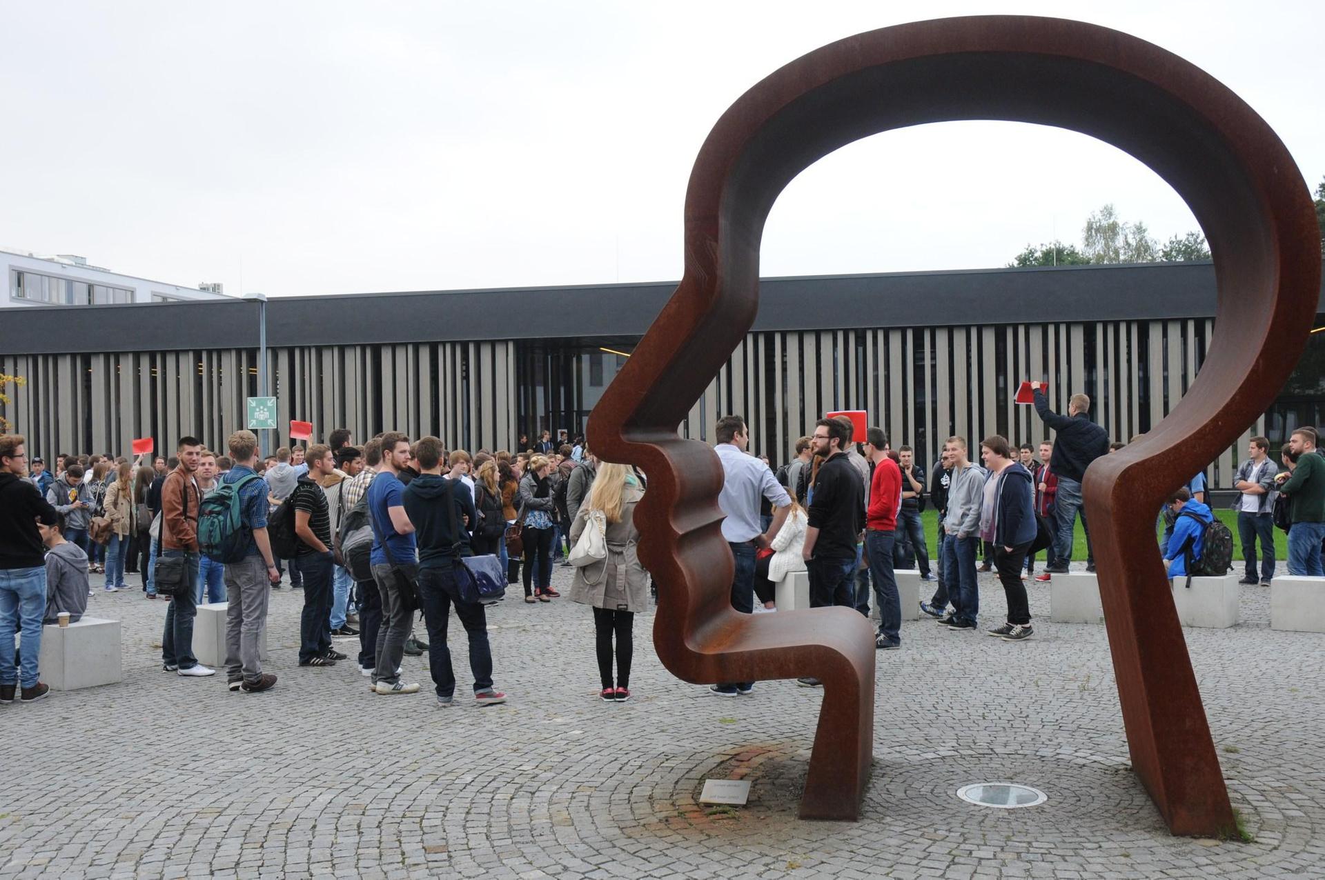 Wir haben nachgefragt: Wer sind eure Lieblingsdozent*innen an der OTH Weiden? (Archivbild: wen)