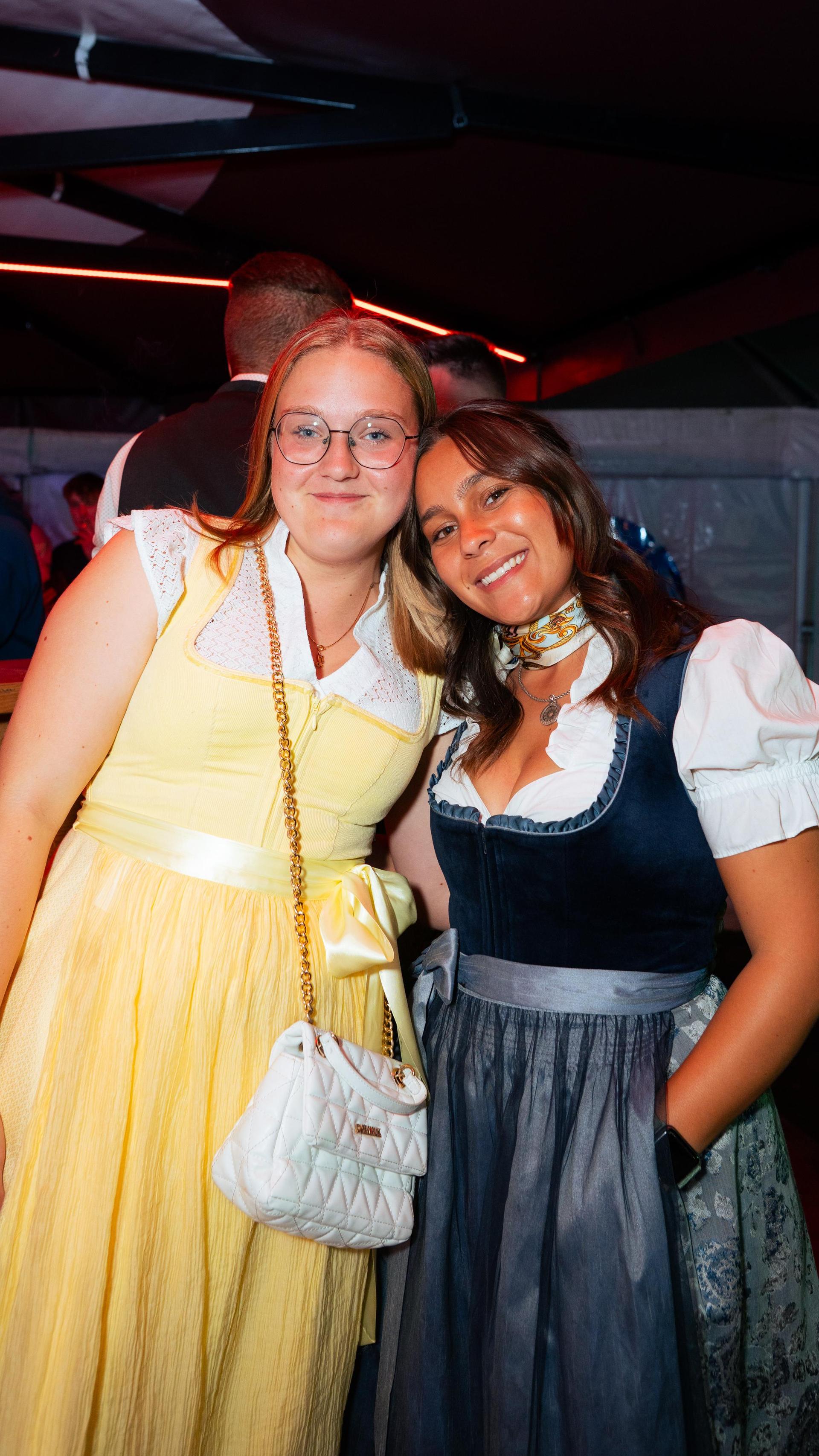 Sonntagabend auf der Pfreimder Kirwa. (Bild: Hannes Stock)