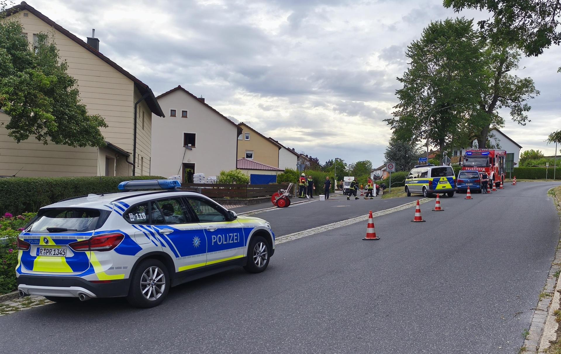 Zu einem schweren Verkehrsunfall kam es am Montagnachmittag gegen 16.20 Uhr. Ein Motorradfahrer kam von der Straße ab und verletzte sich lebensgefährlich. (Bild: Jürgen Masching)
