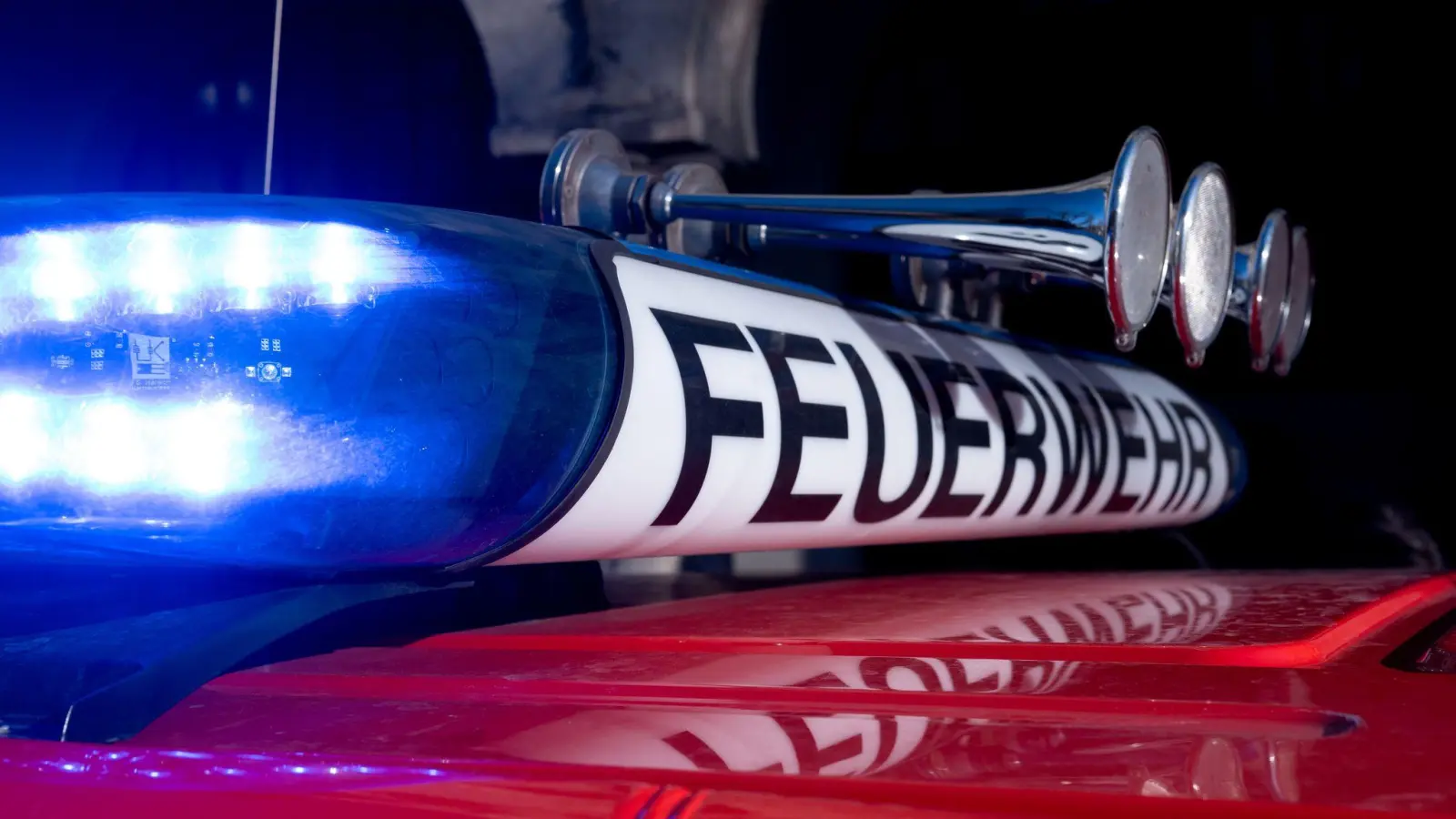 Im Zementwerk in Burglengenfeld ist ein Feuer ausgebrochen.  (Symbolbild: Niklas Treppner/dpa)