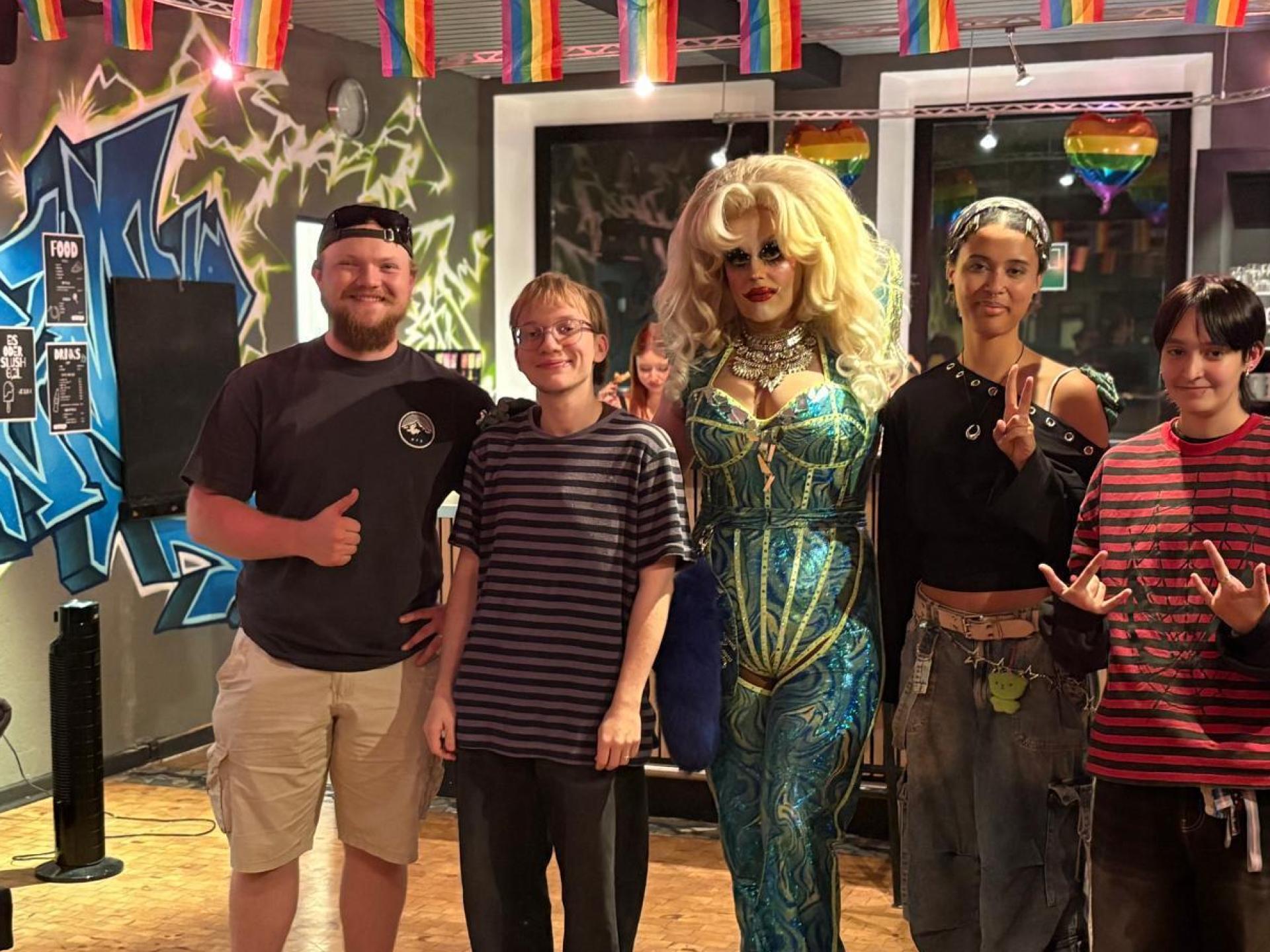 Atlantika van Doom beim Drag Bingo Special im Jugendzentrum Weiden. (Bild: Antonia Raithel)