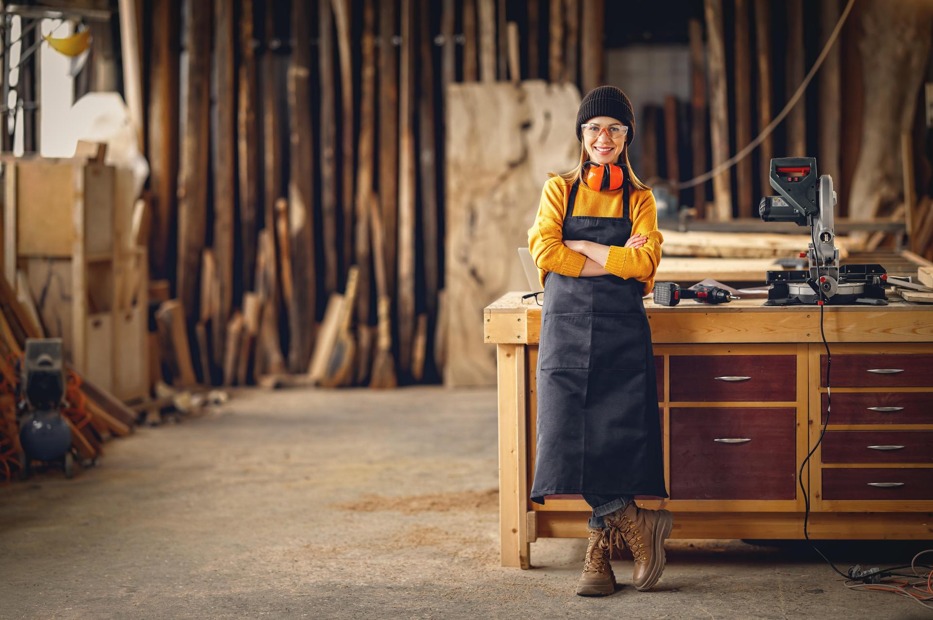 Technik und praktisches Arbeiten: Ausbildungsberufe im Handwerk sind selbstverständlich auch etwas für Mädchen. (Bild: JenkoAtaman_AdobeStock_409339922)