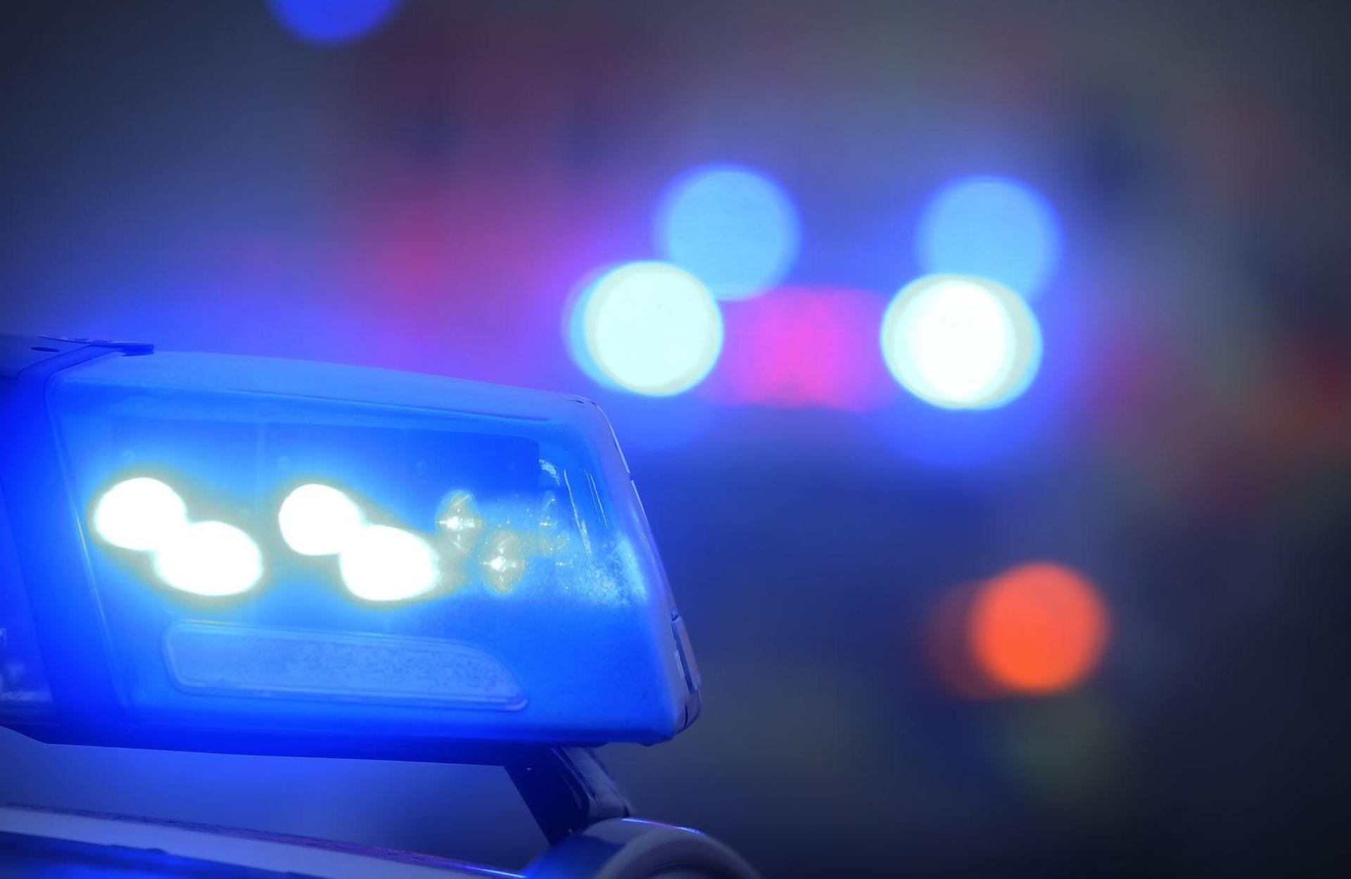 Tausende feiern friedlich, doch einige Einsätze hatte die Polizei Amberg trotzdem zu verzeichnen. (Symbolbild: Karl-Josef Hildenbrand/dpa)