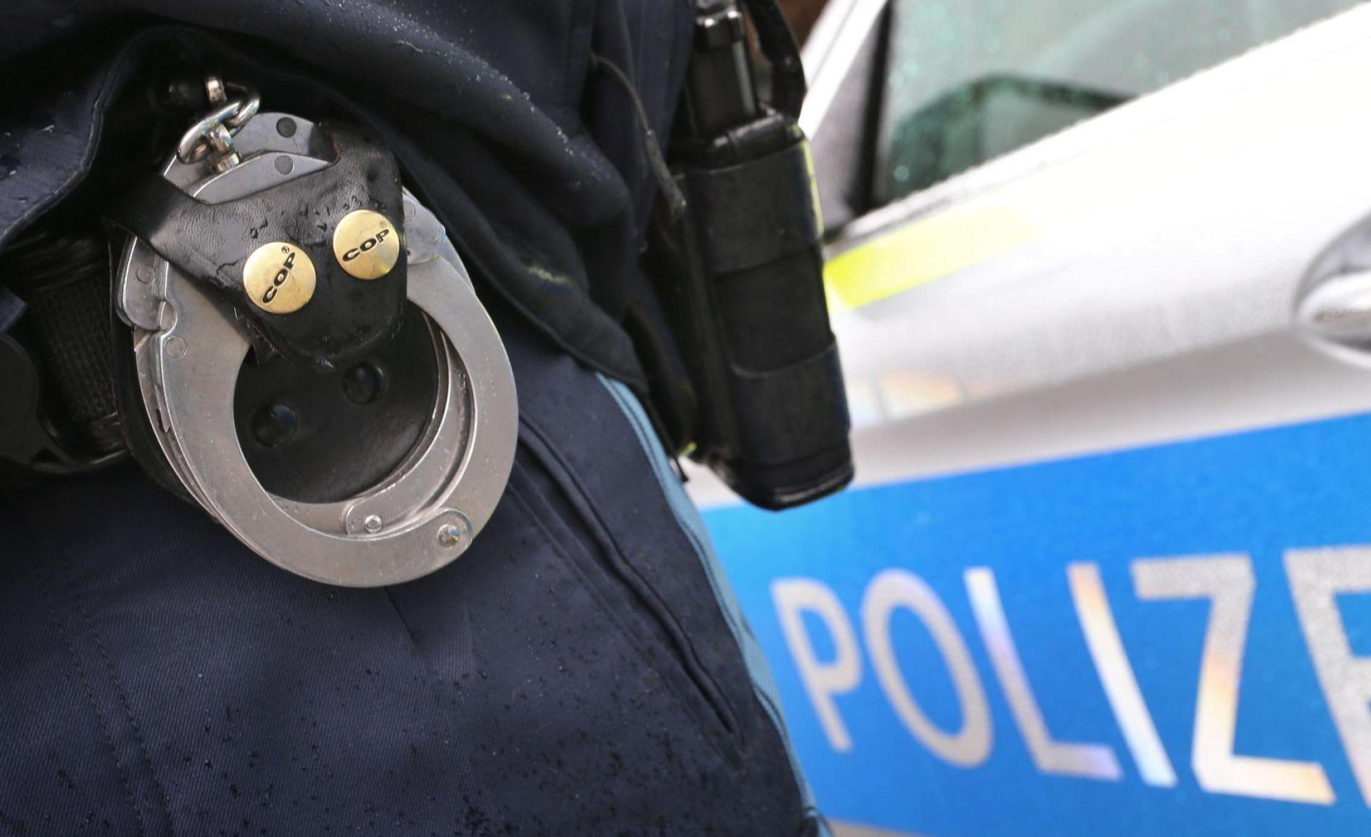 Die Polizei hat den Tatverdächtigen festgenommen. (Symbolbild) (Bild: Karl-Josef Hildenbrand/dpa)