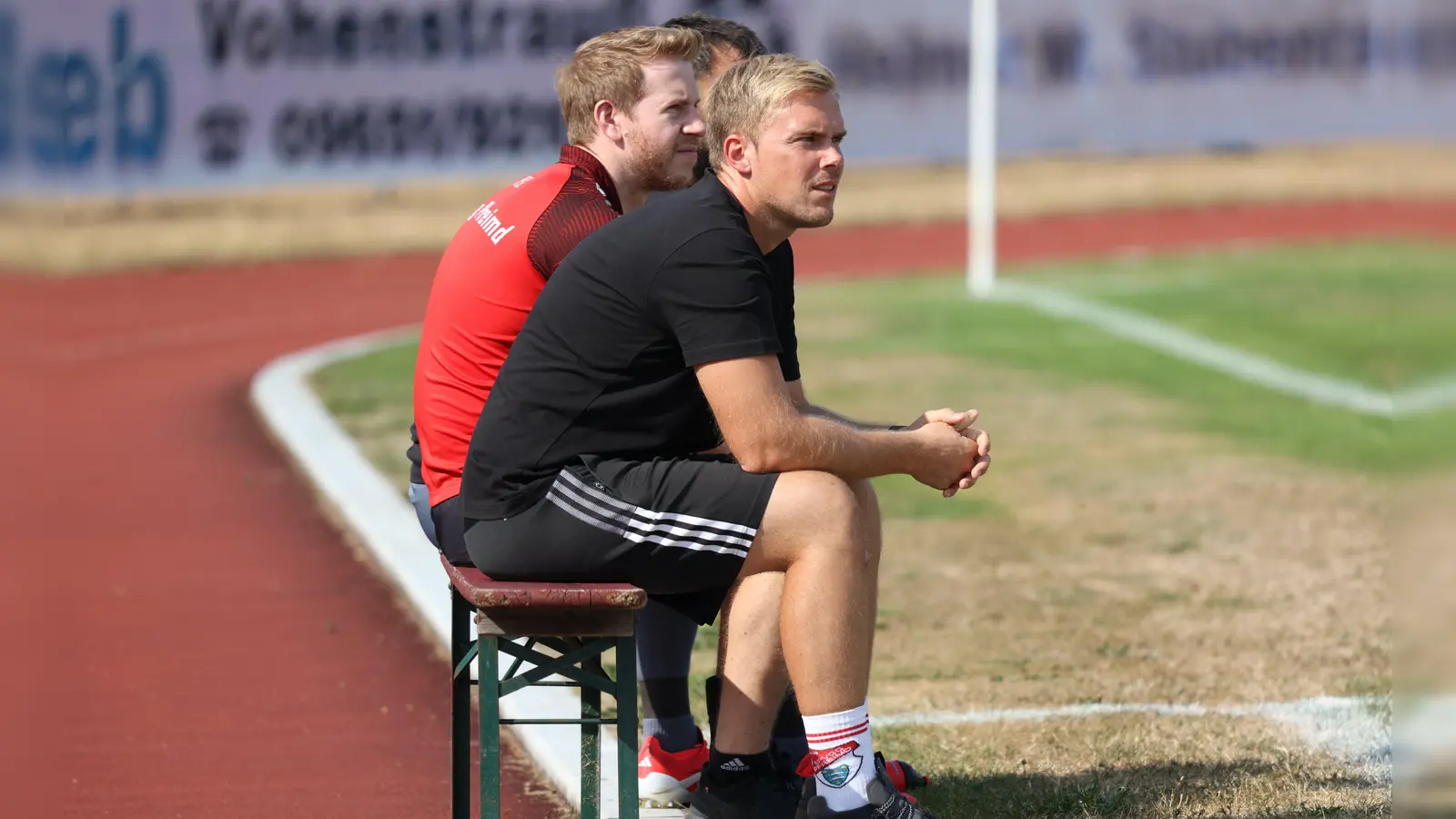 Die SpVgg Pfreimd und Trainer Michael Hartlich (vorne) ereilte das Pokal-Aus. (Archivbild: Dieter Jäschke)