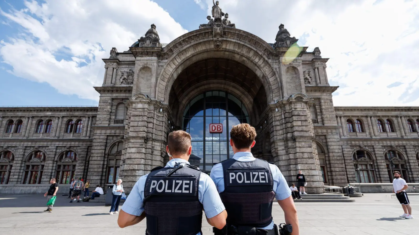 Der Vorfall ereignete sich im Nürnberger Hauptbahnhof. (Symbolbild) (Bild: Daniel Karmann/dpa)