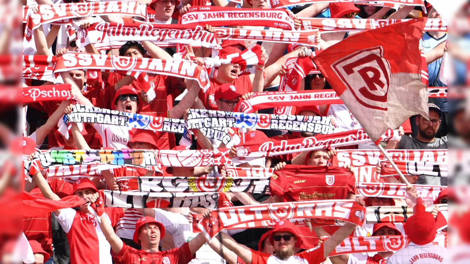Nicht nur die Fans des SSV Jahn Regensburg freuen sich auf den Pokal-Kracher gegen die „Löwen”. (Archivbild: dpa)