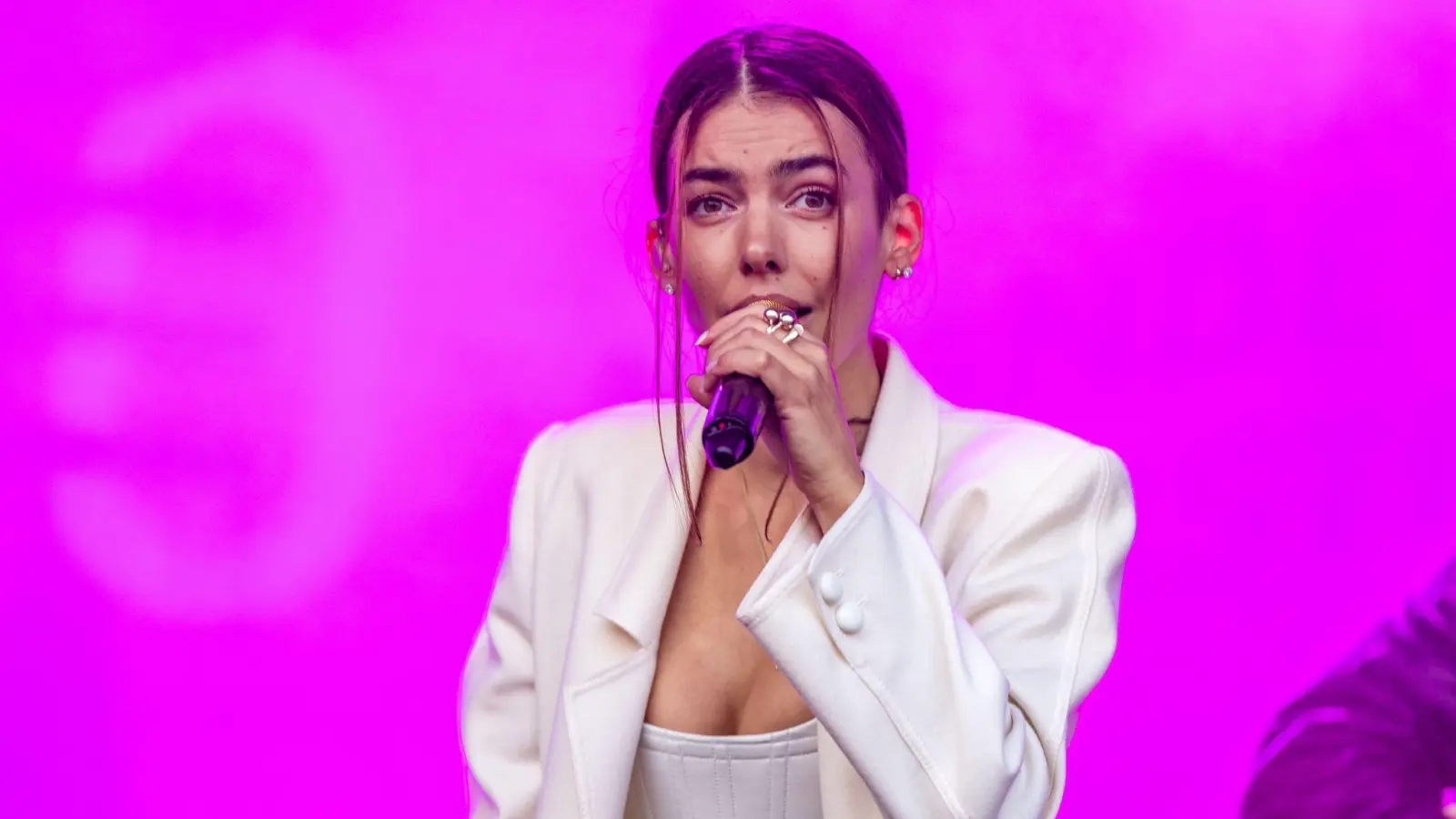 Alina Süggeler berichtet offen von ihrer Hirnblutung und wie sie ihr Leben und ihren Blick auf die Zukunft verändert hat. (Archivbild) (Bild: Frank Hammerschmidt/dpa)