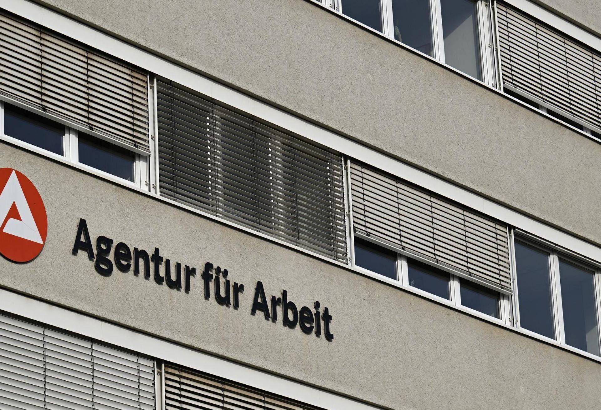 Viele junge Erwachsene haben keinen Berufsabschluss und damit schlechte Chancen auf dem Arbeitsmarkt. (Bild: Martin Schutt/dpa)