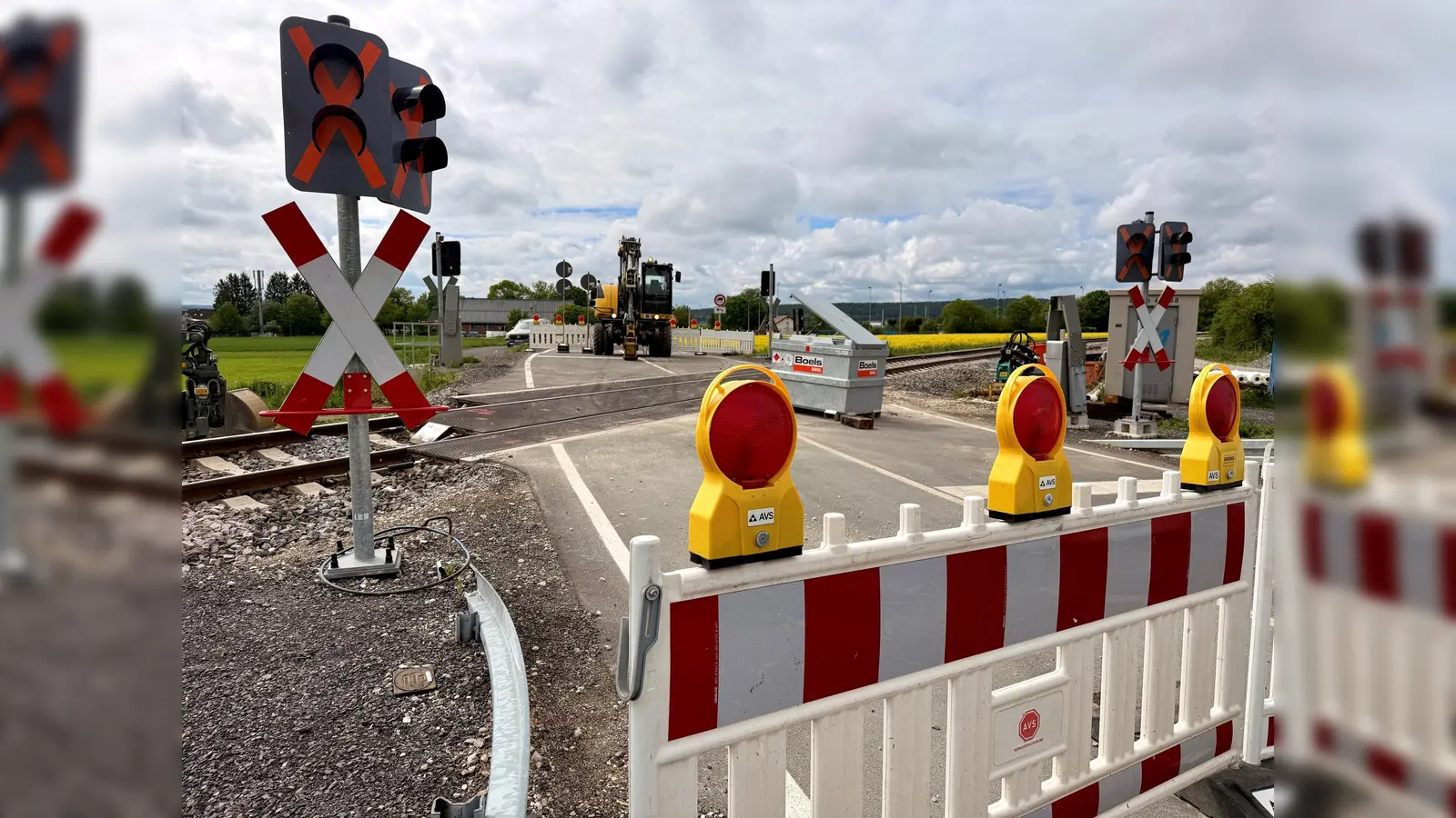 Bei einem Bahnbetriebsunfall auf der Strecke Neukirchen–Weiden kollidierten zwei Baustellenzüge. Fünf Personen wurden leicht verletzt. (Symbolbild: Gabi Schönberger)