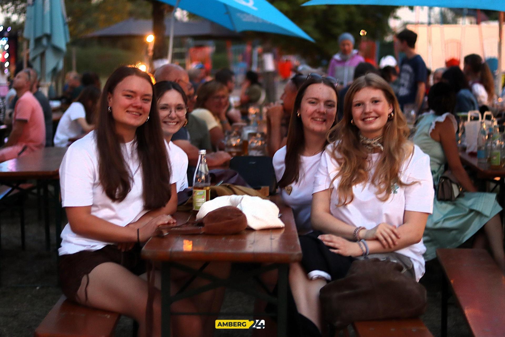 Bei der Kirwa in Raigering gabs gute Laune und bestes Wetter. (Bild: Judith Balleisen)